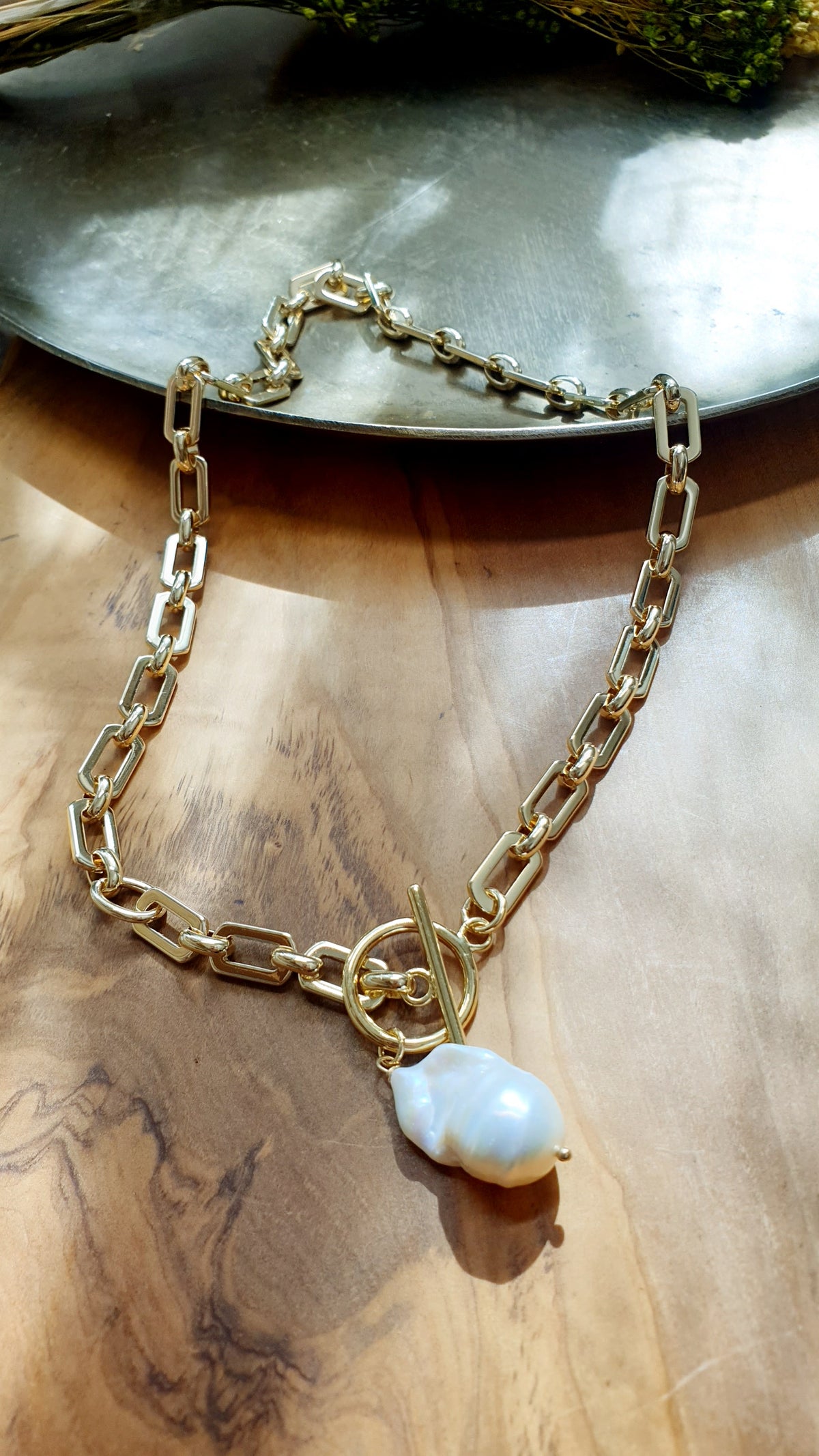 Girocollo in ottone con perla barocca