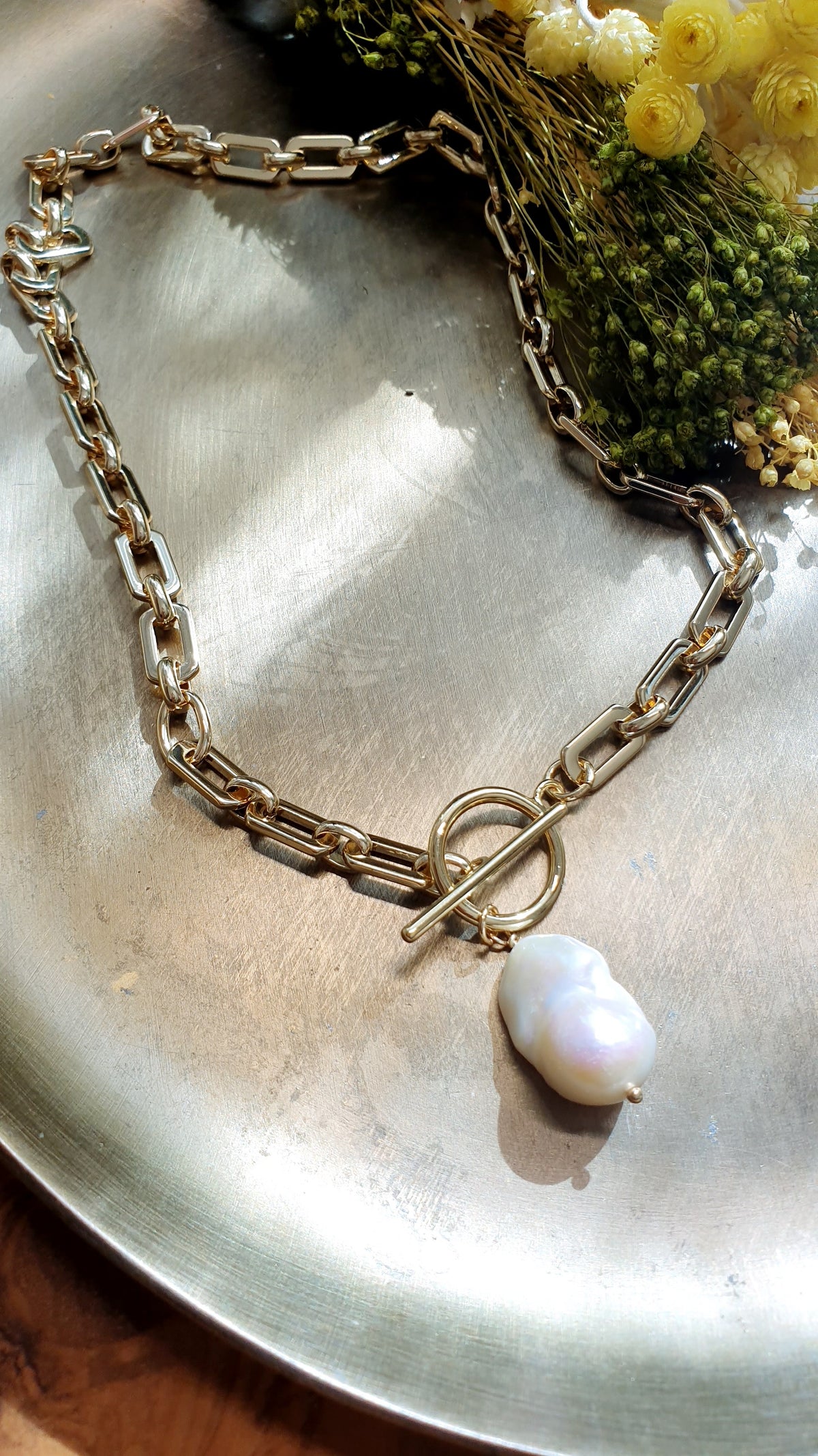 Girocollo in ottone con perla barocca
