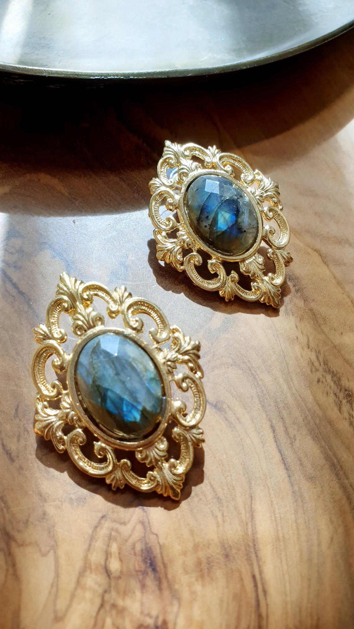 Orecchini di ottone con labradorite