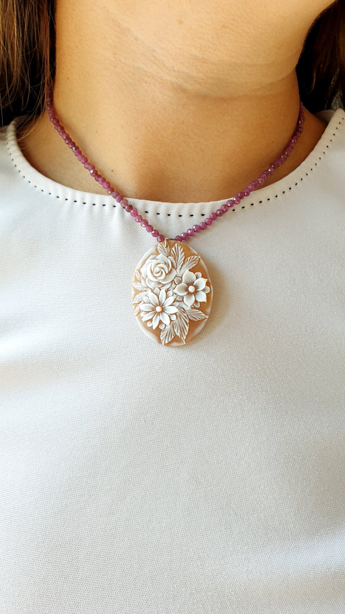 Girocollo in argento con granto e cammeo
