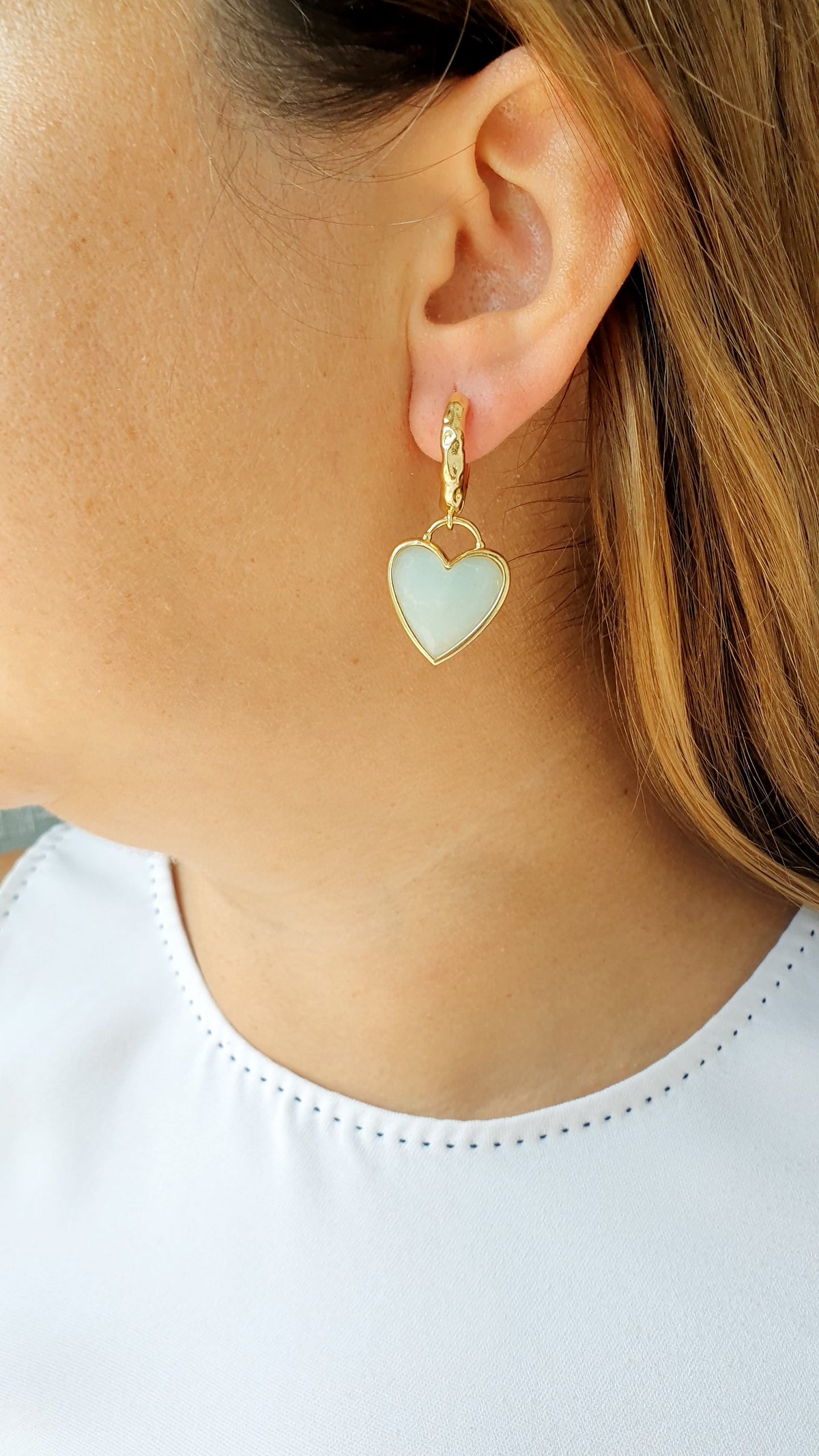 Orecchini in bronzo con cuore di acquamarina