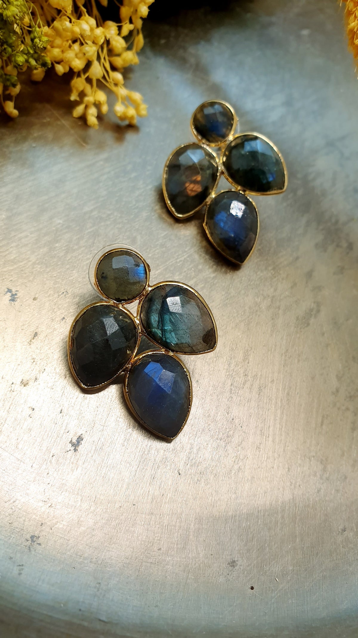 Orecchini di ottone con labradorite