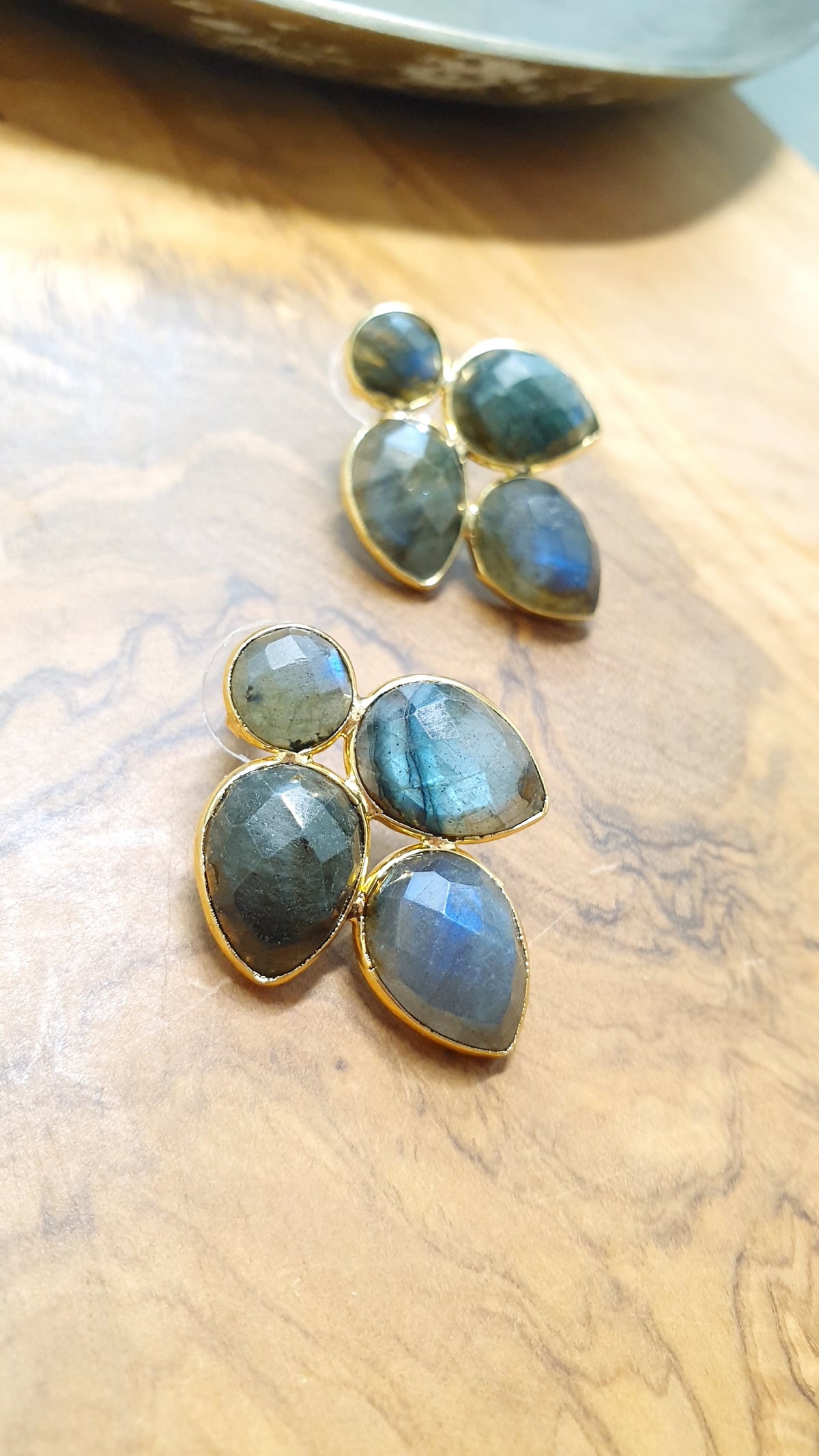 Orecchini di ottone con labradorite
