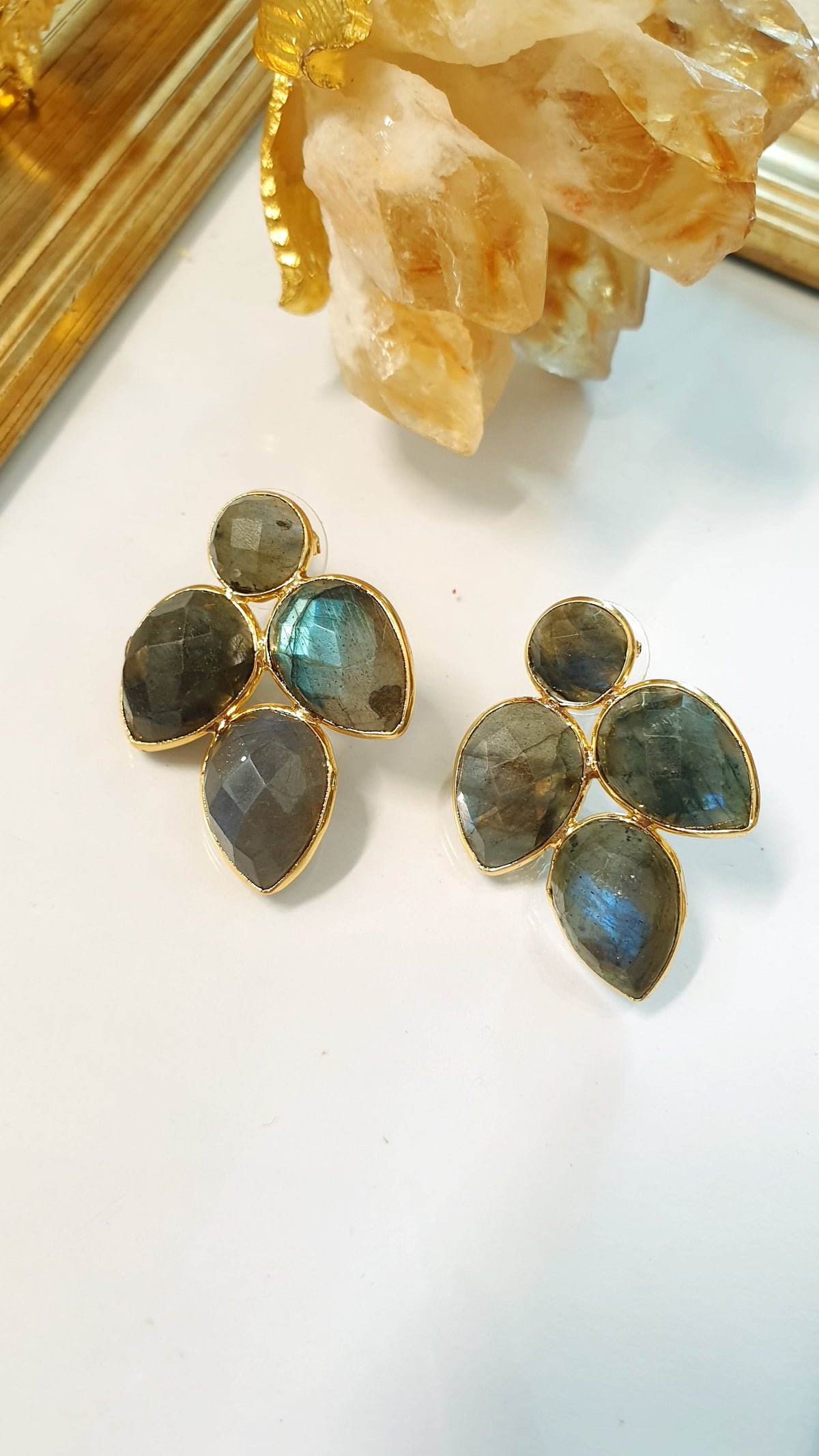 Orecchini di ottone con labradorite