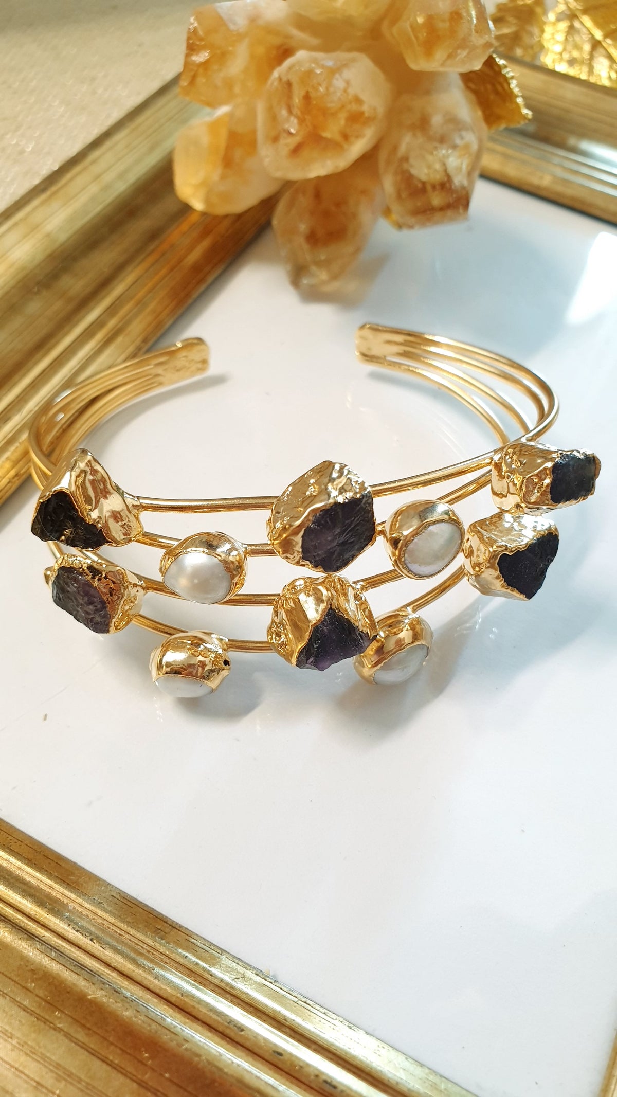 Bracciale in ottone con perle e ametiste