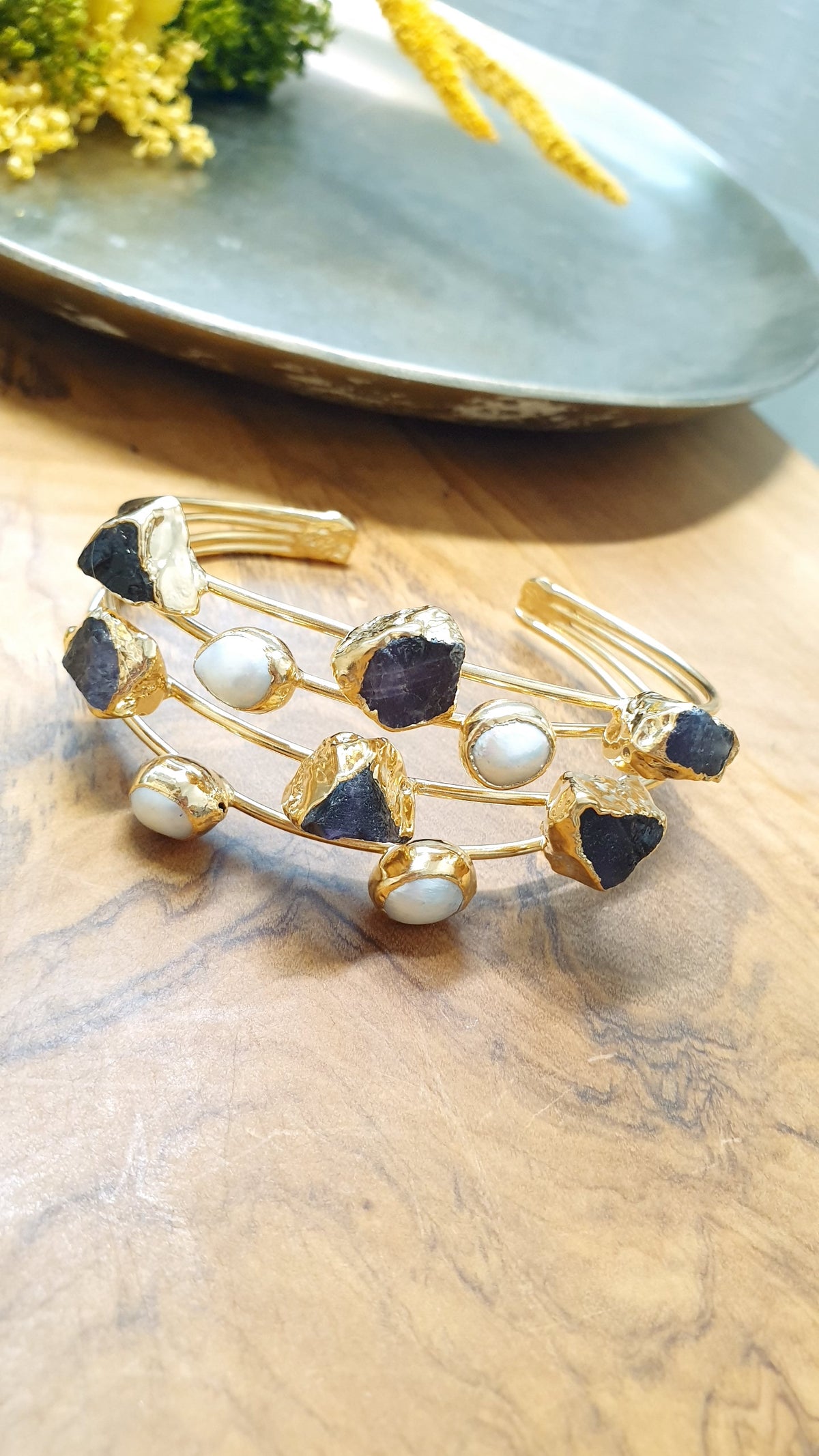 Bracciale in ottone con perle e ametiste