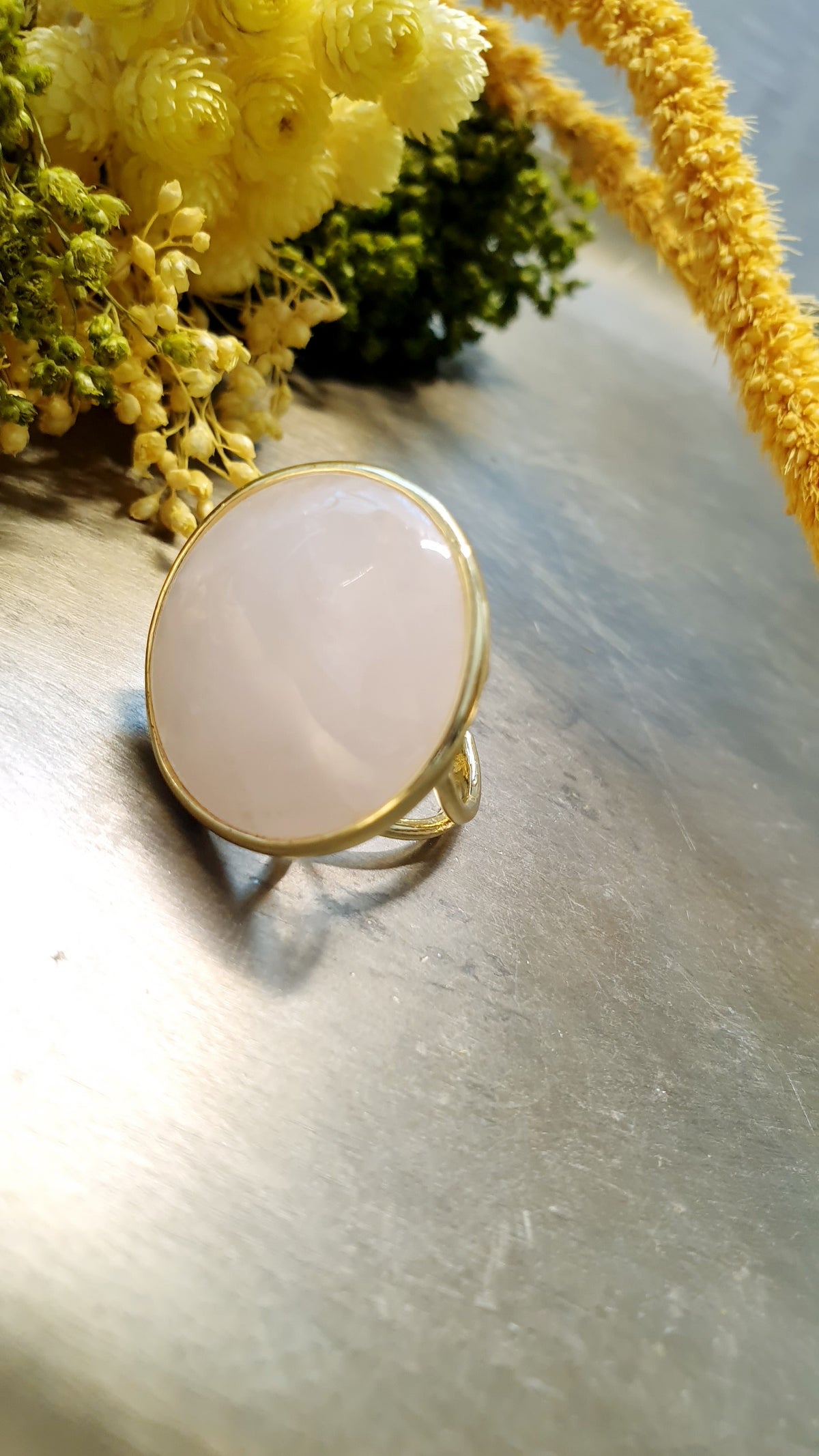 Anello in bronzo con quarzo rosa