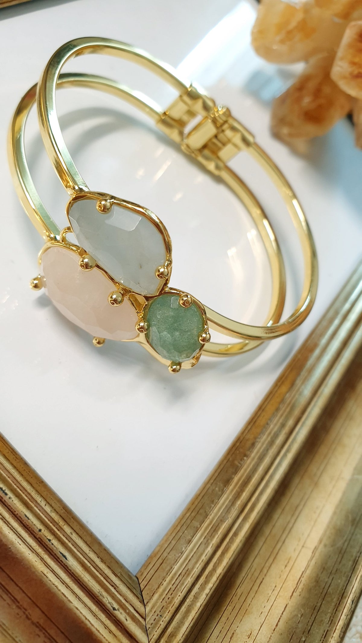 Bracciale a scatto di bronzo con pietre dure