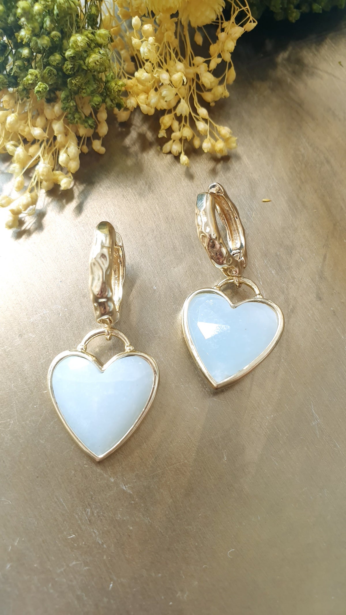 Orecchini in bronzo con cuore di acquamarina