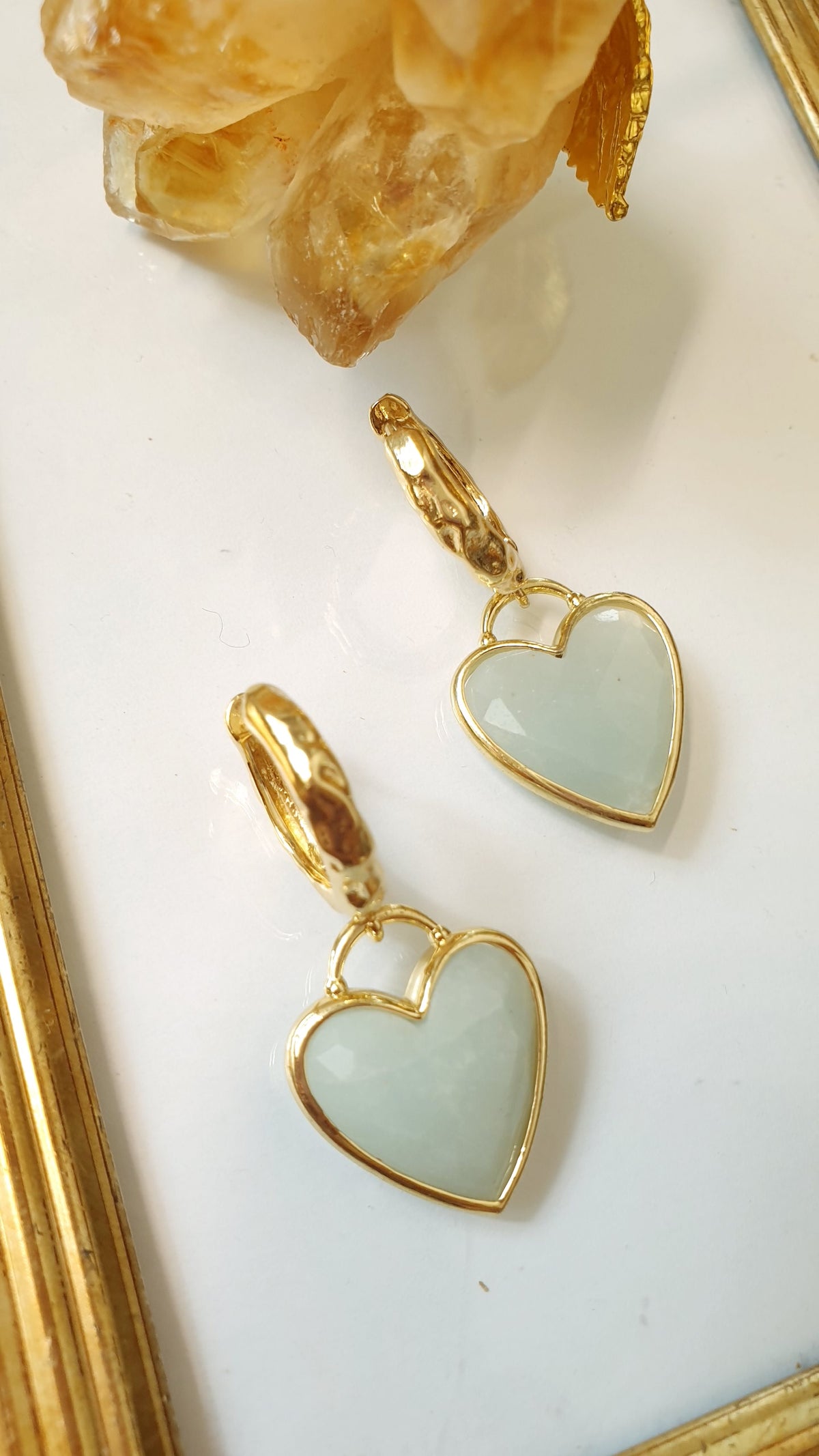 Orecchini in bronzo con cuore di acquamarina
