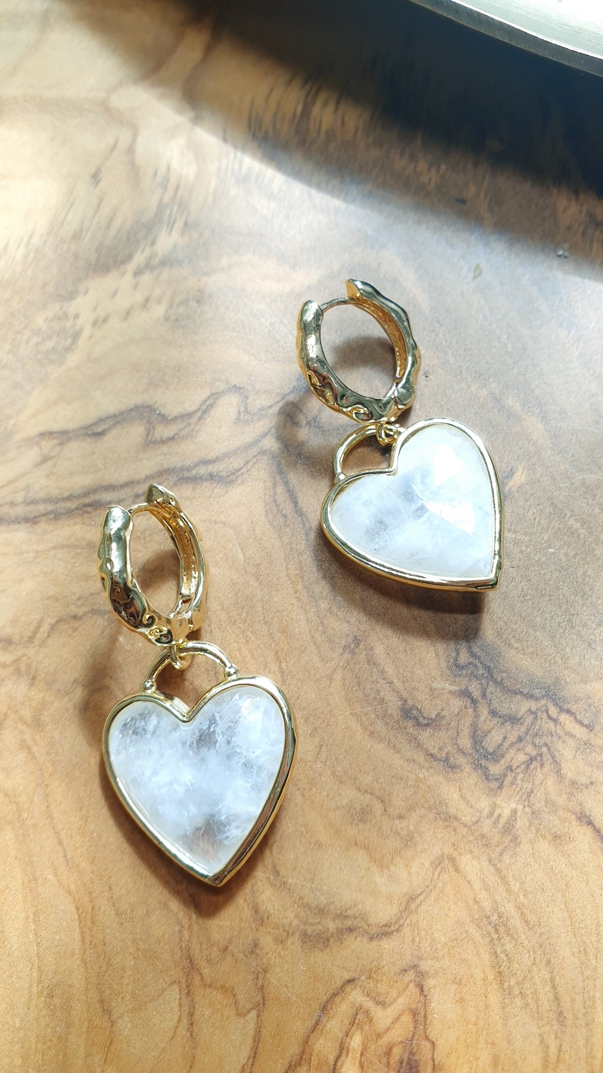 Orecchini in bronzo con cuore pietra di Luna