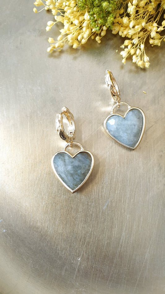 Orecchini in bronzo con cuore di labradorite