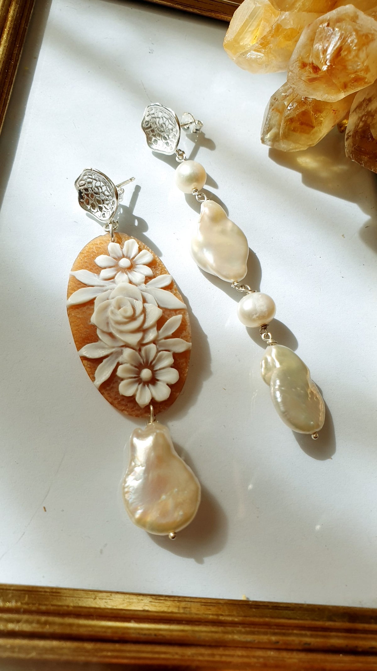 Orecchini in argento con cammeo e perle
