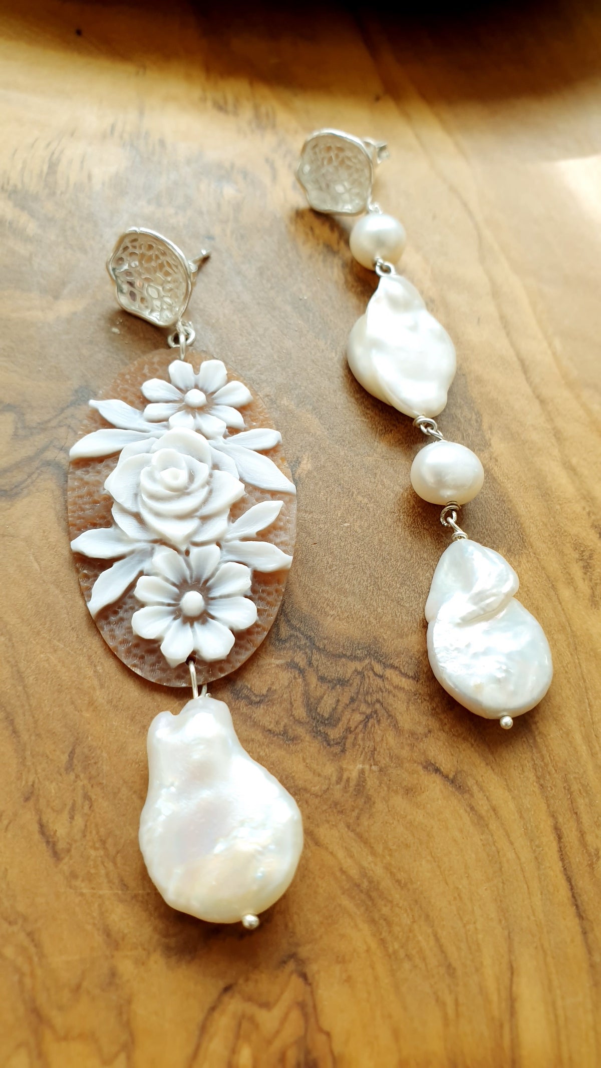 Orecchini in argento con cammeo e perle