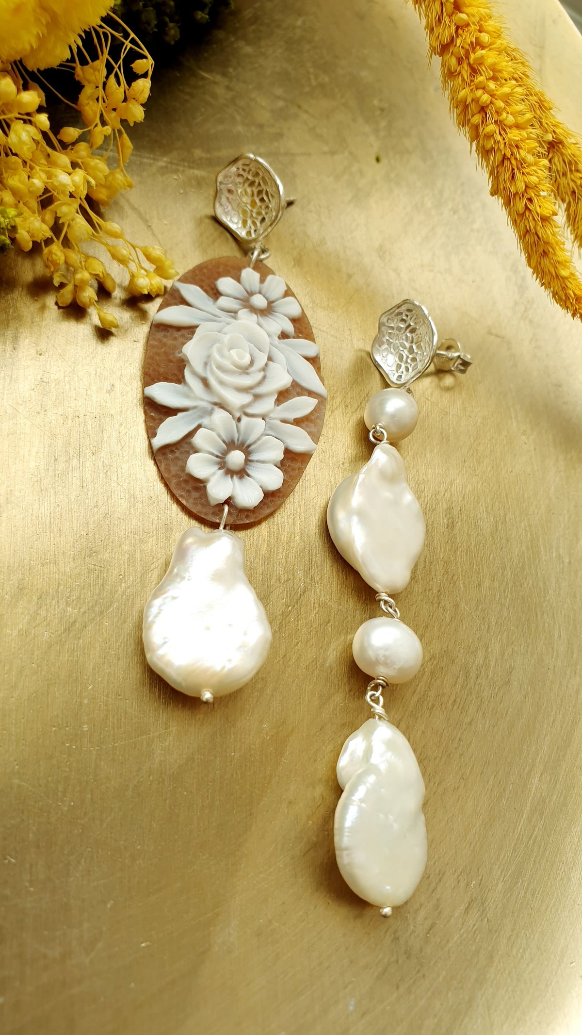 Orecchini in argento con cammeo e perle