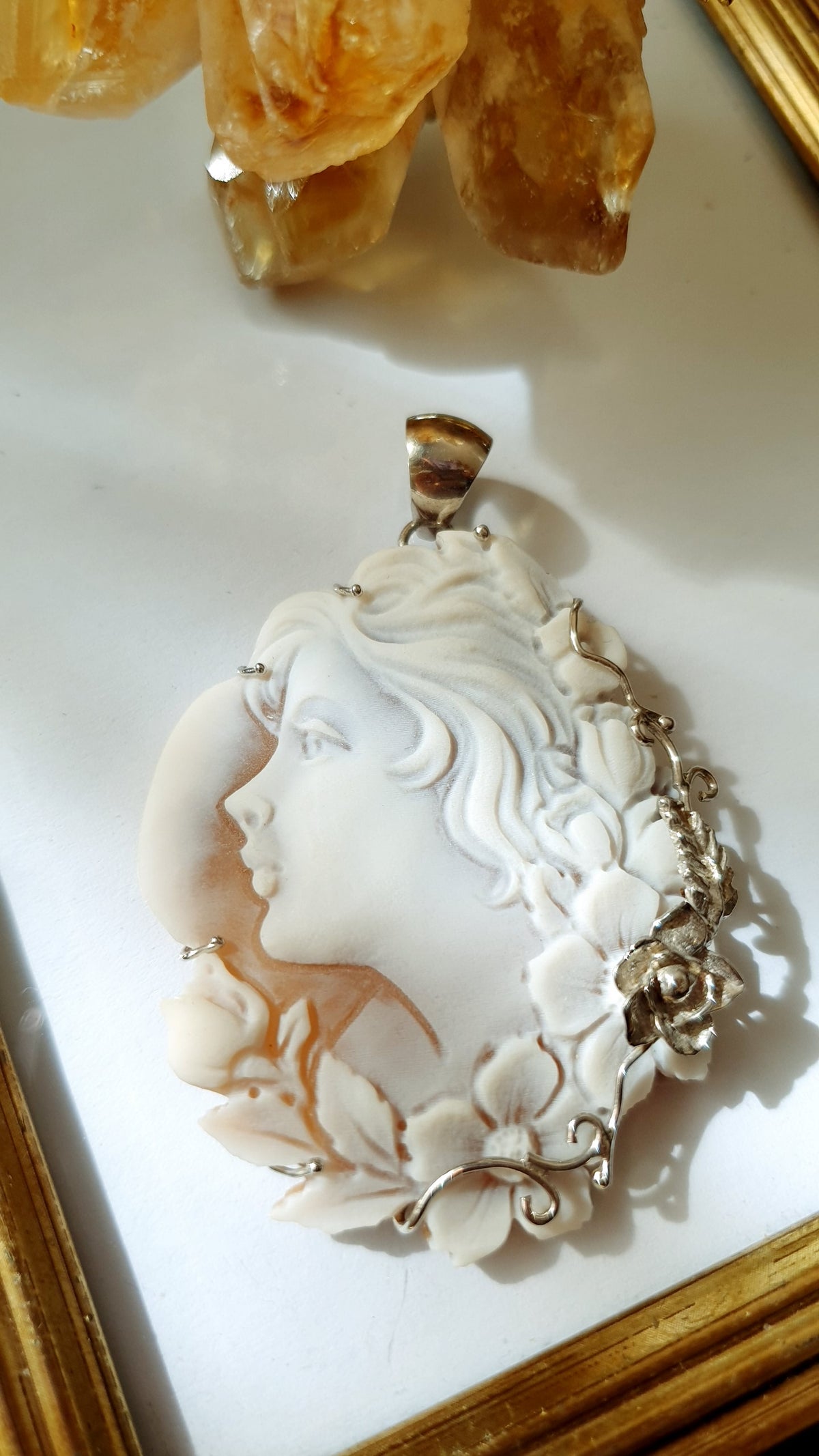 Favoloso ciondolo in argento con cammeo originale