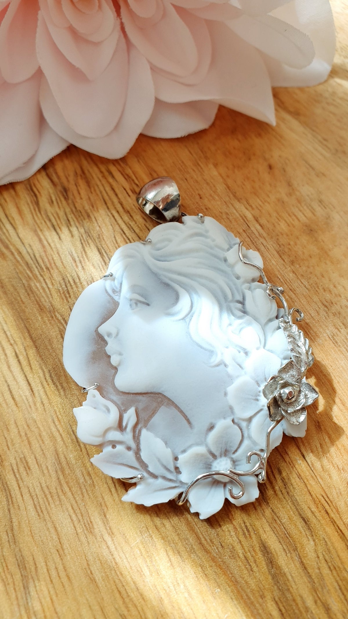 Favoloso ciondolo in argento con cammeo originale