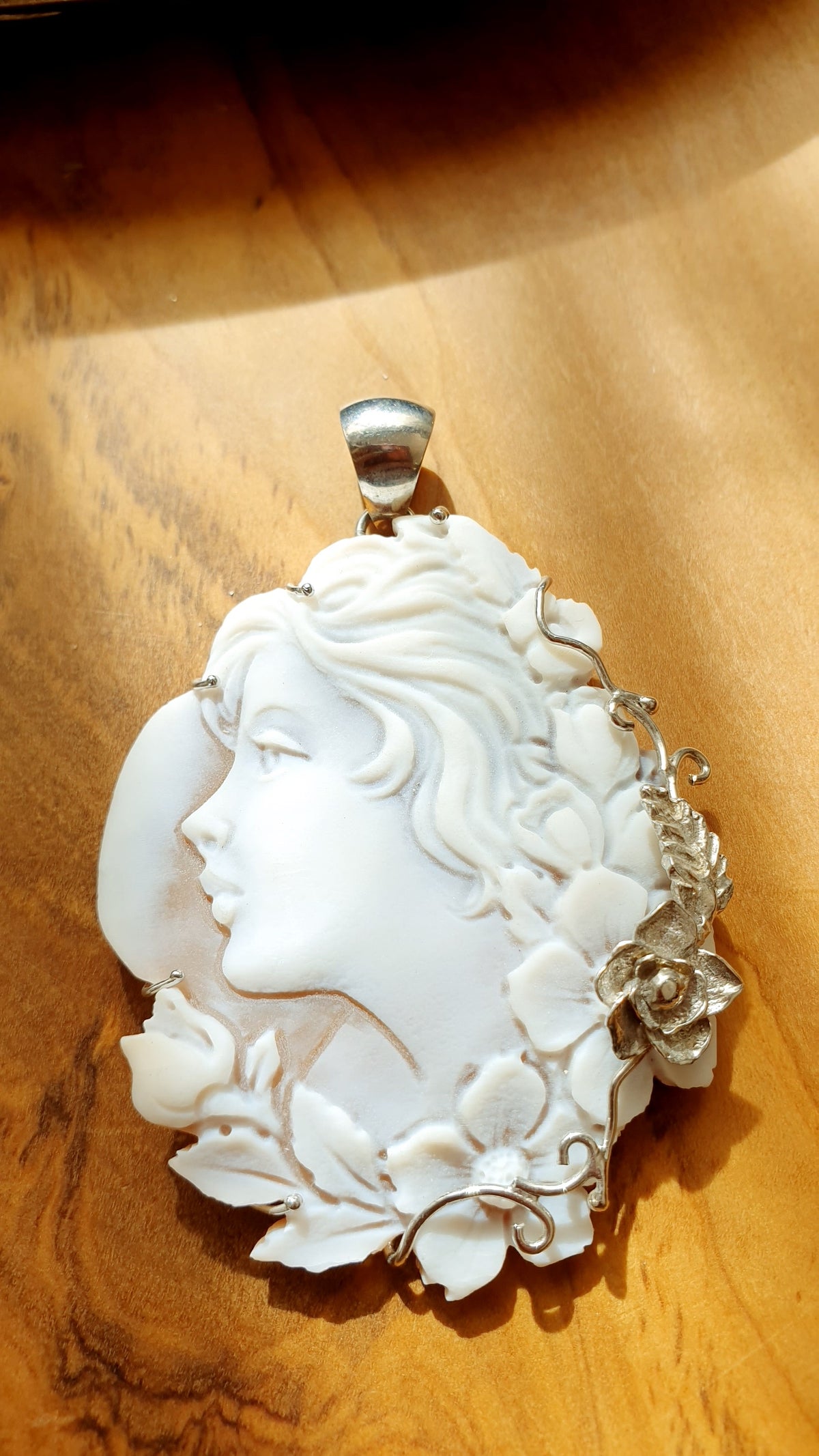 Favoloso ciondolo in argento con cammeo originale