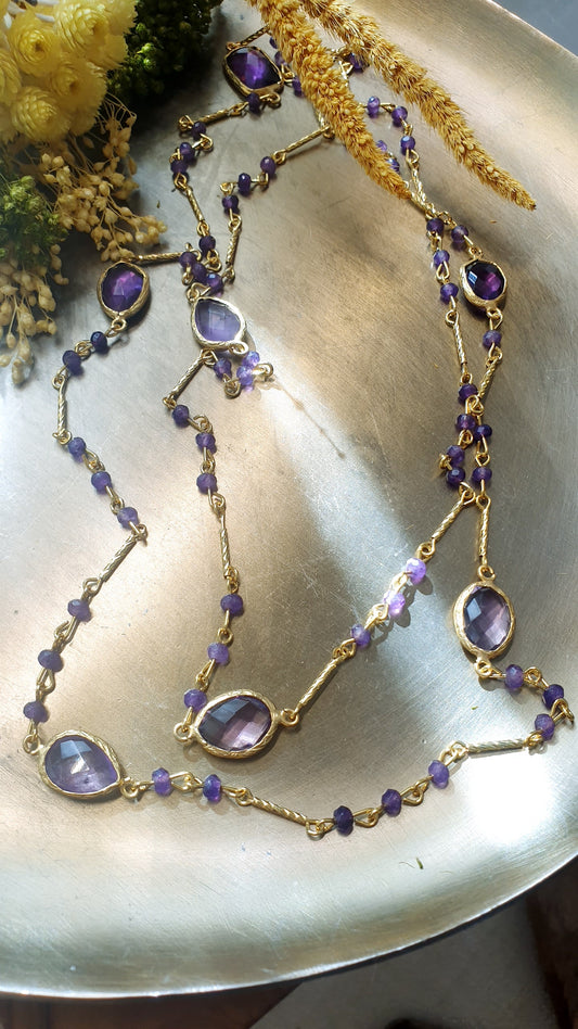 Collana lunga di ottone con ametista e cristallini