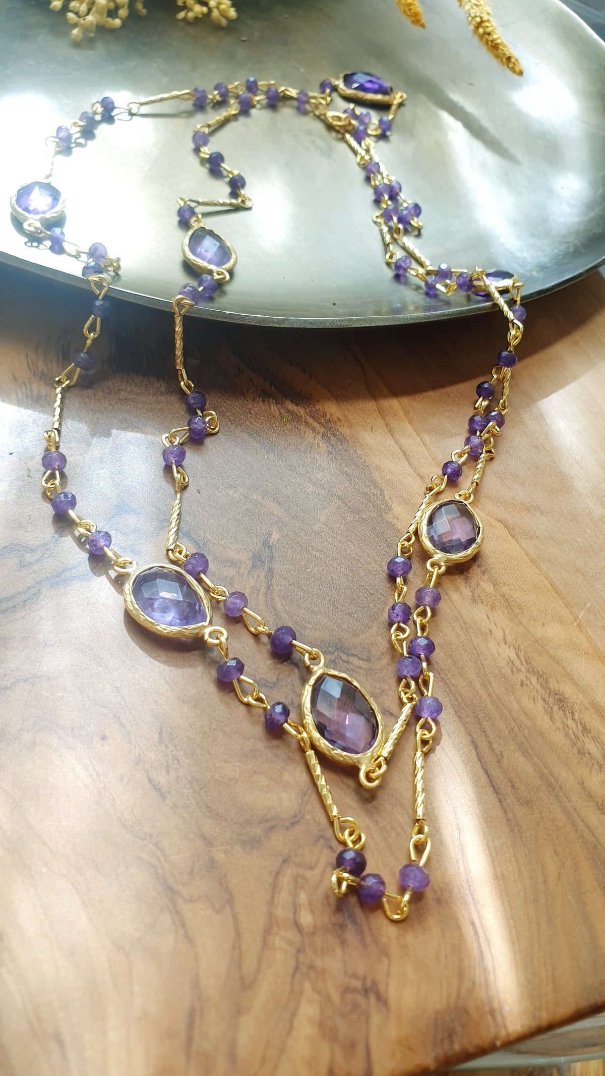 Collana lunga di ottone con ametista e cristallini