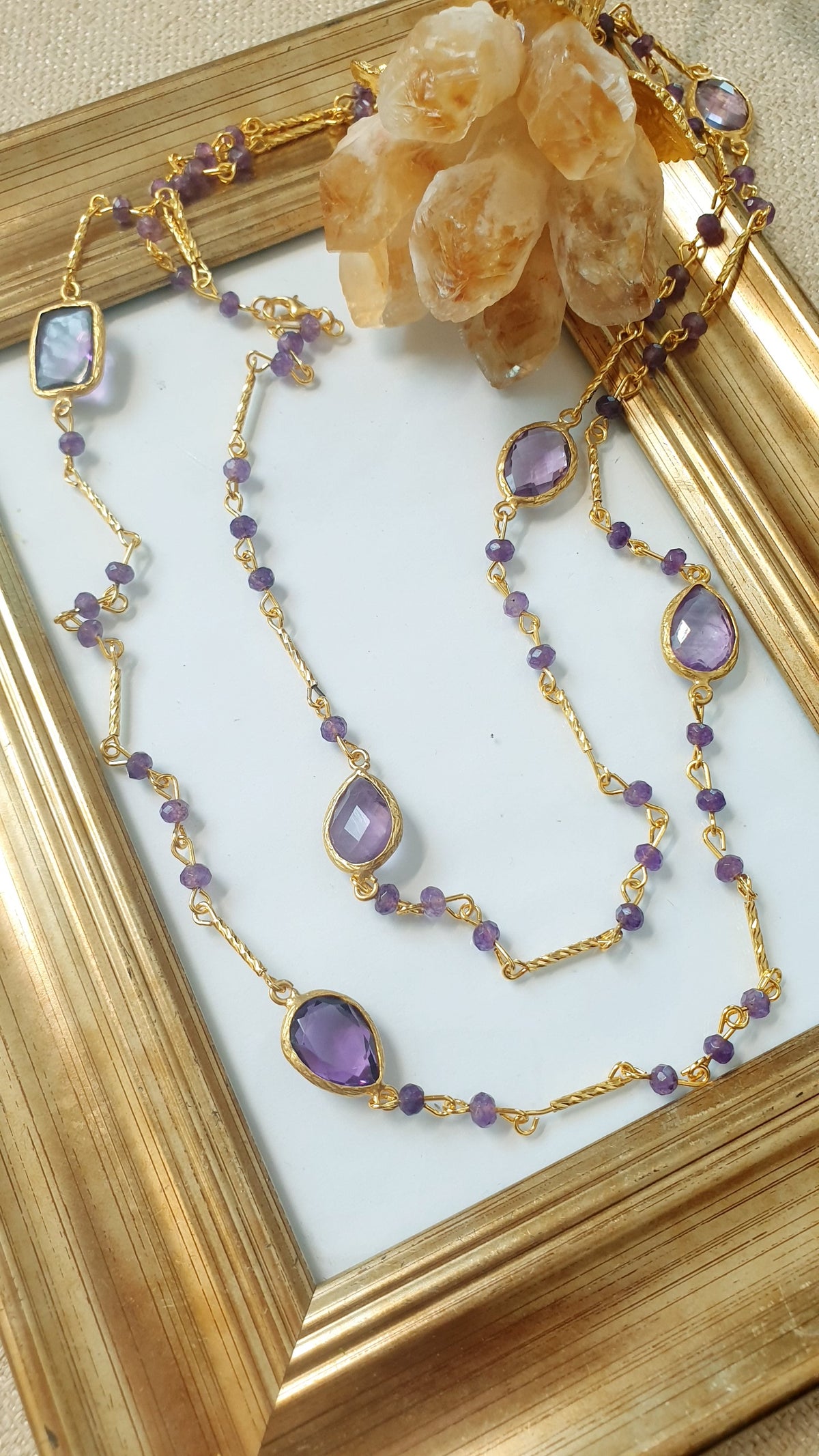 Collana lunga di ottone con ametista e cristallini