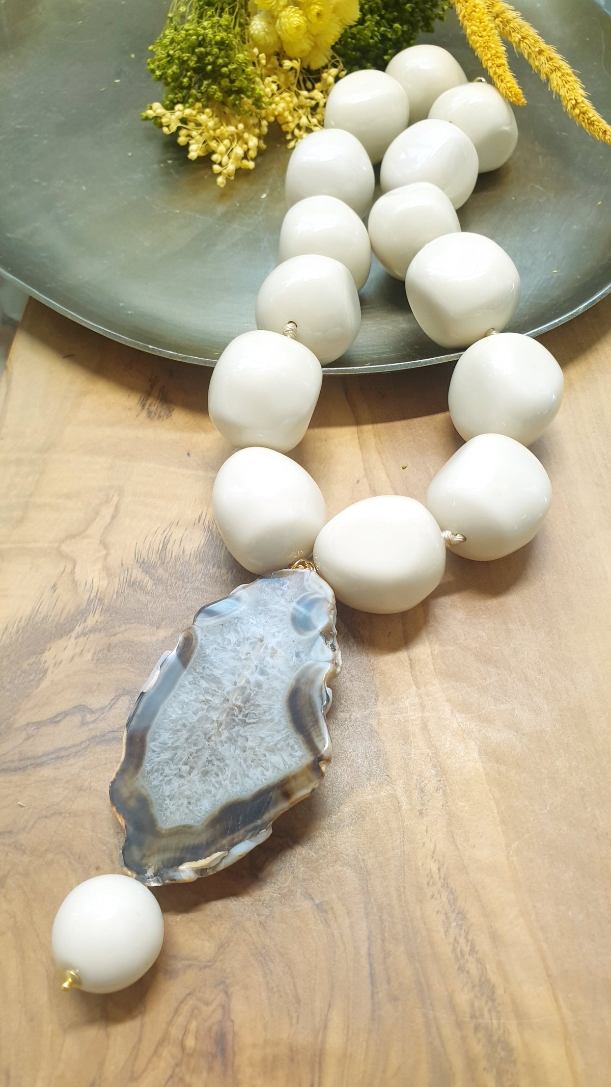 Collana di sfere di resina con agata