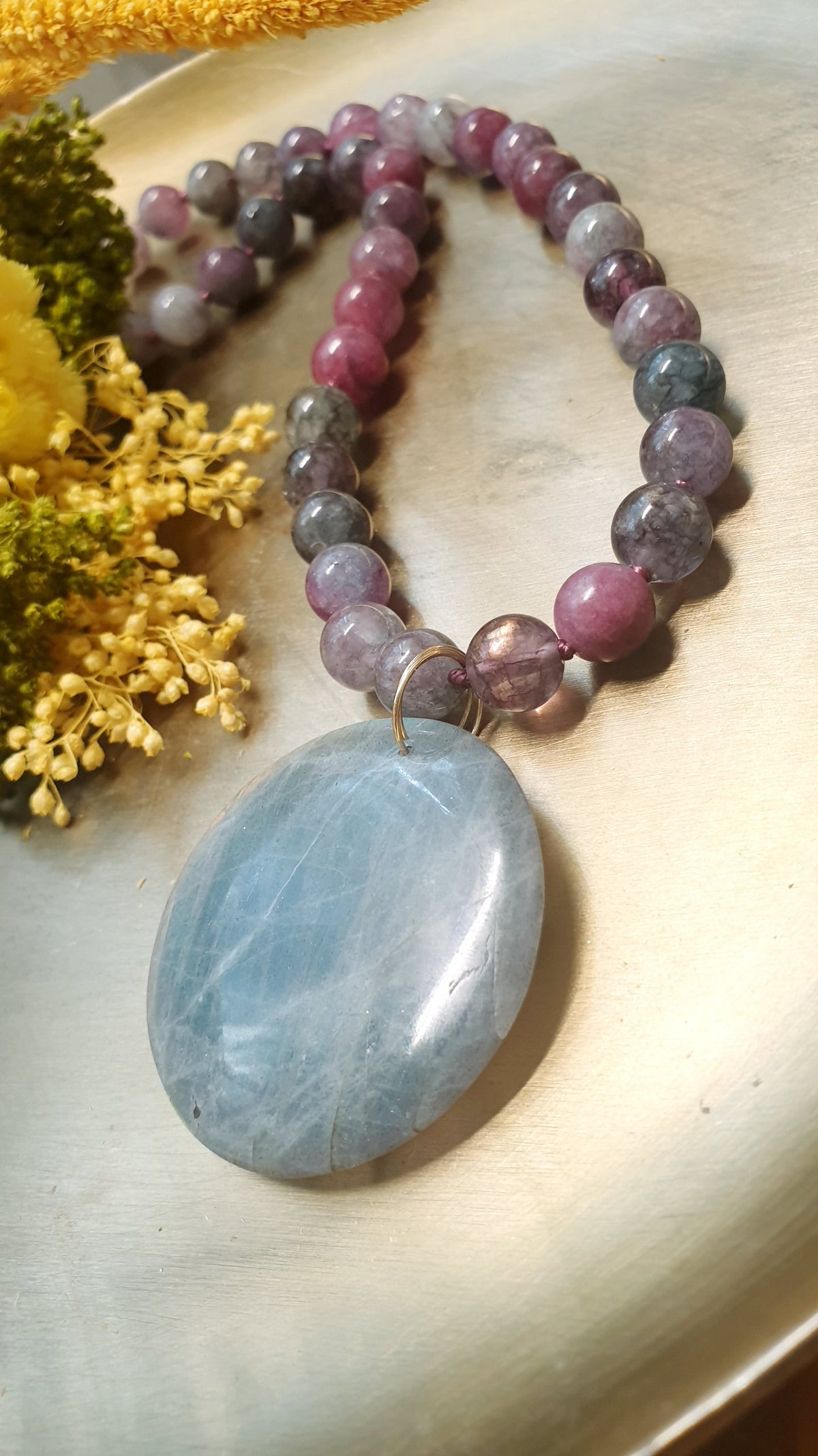 Girocollo di sfere agata con ciondolo di labradorite