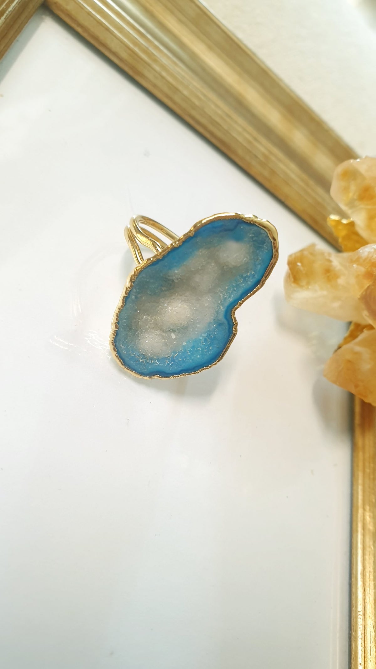 Anello regolabile in ottone con drusa di agata