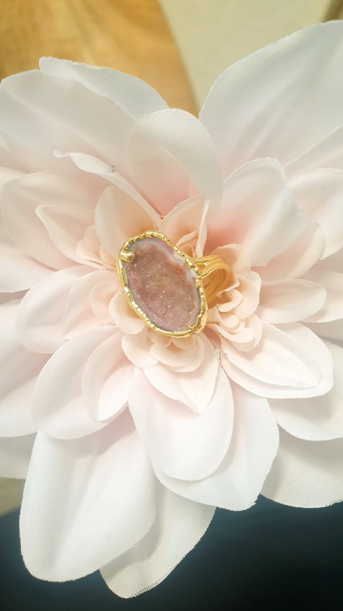 Anello regolabile in  ottone con drusa di agata
