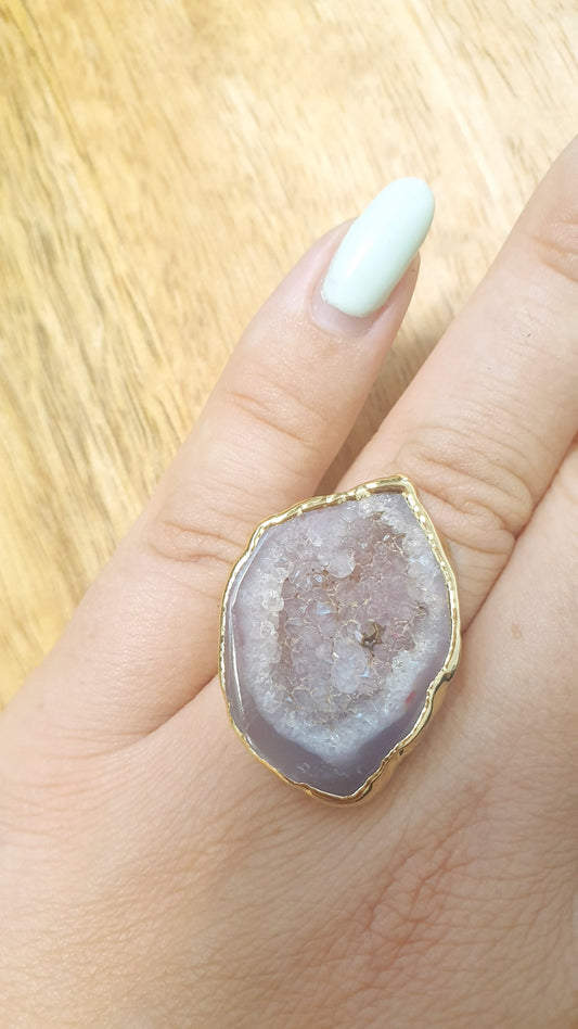 Anello regolabile di ottone con drusa di agata