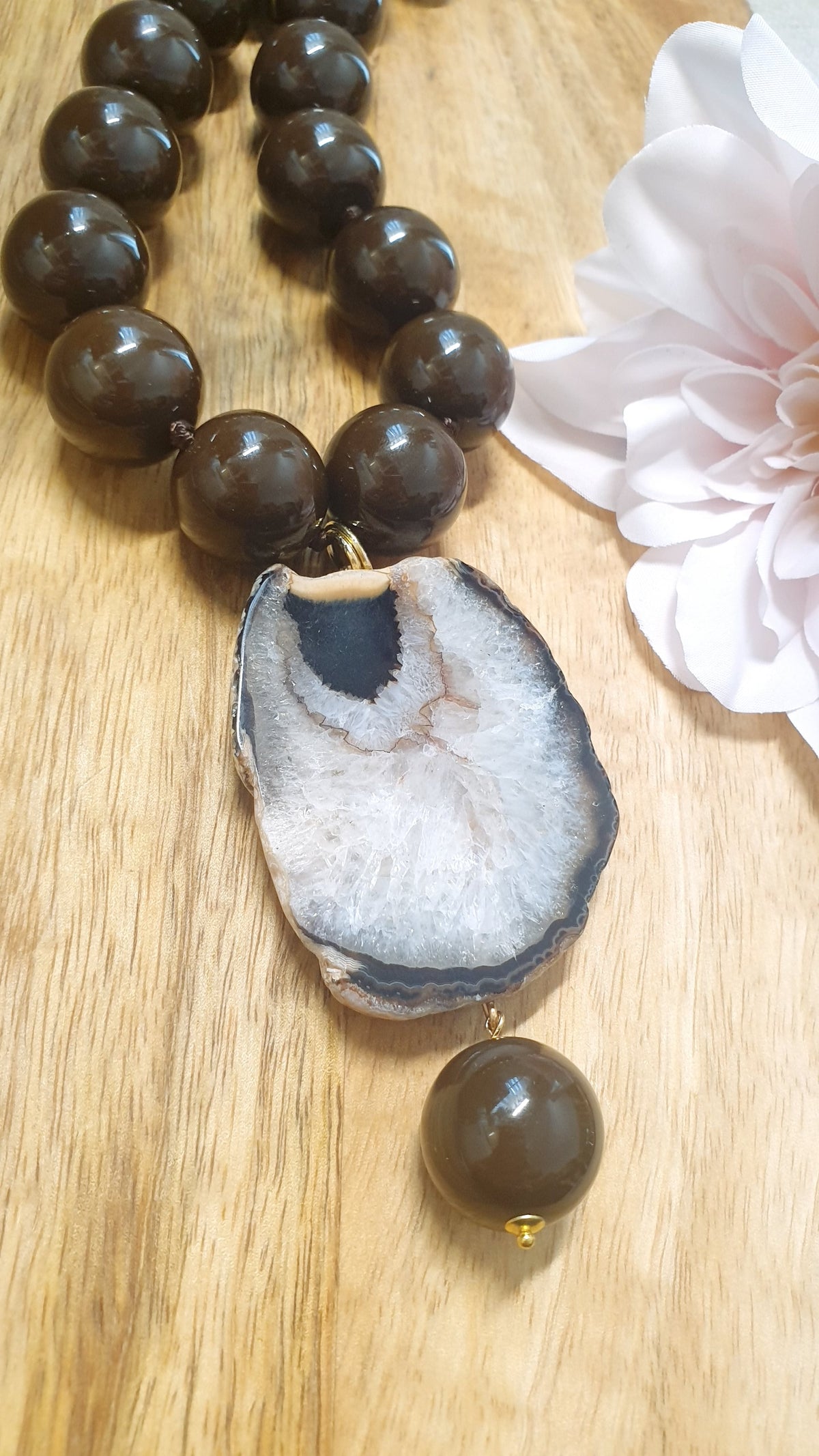 Collana in sfere  di resina congrande agata