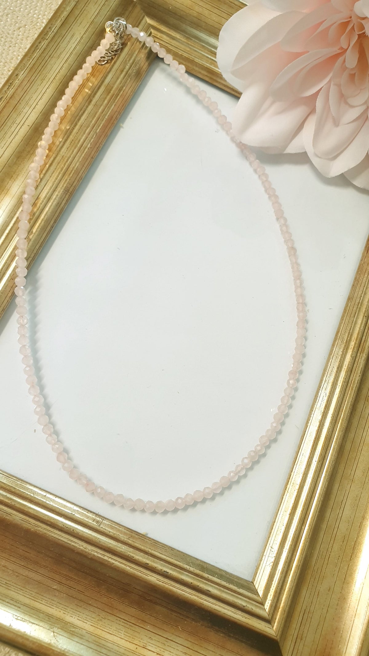 Girocollo con pietre dure e gancio di argento