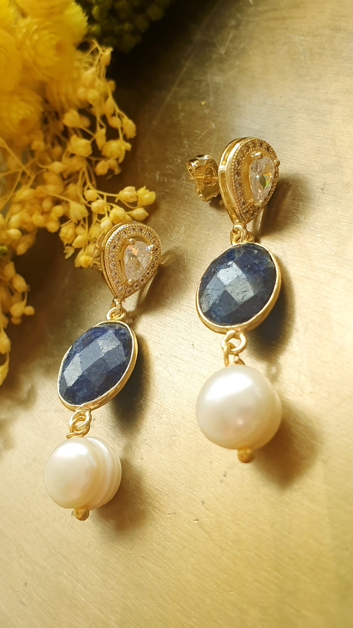 Orecchini in argento con cammei e perle