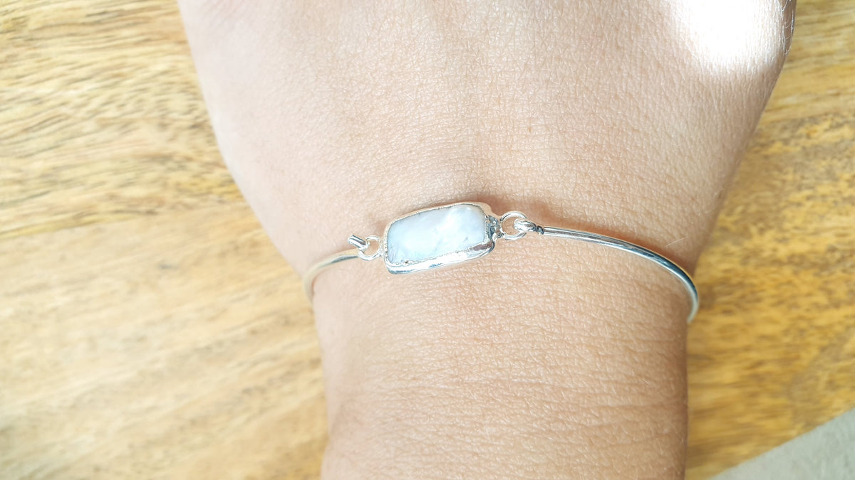 Bracciali di ottone con perle e radice di rubino