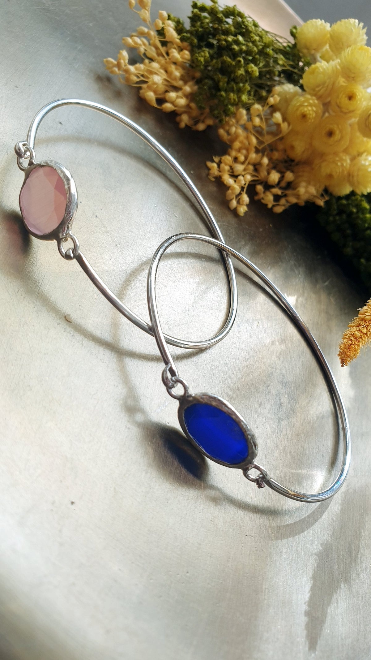 Bracciali di ottone argentato con occhio di gatto