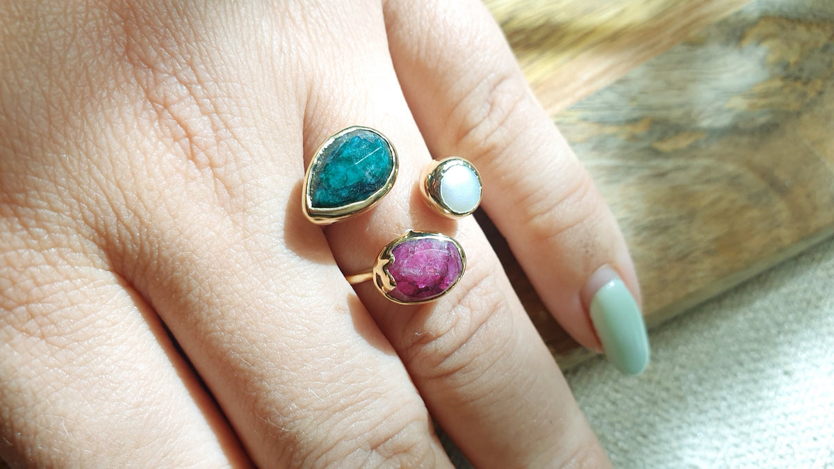 Anello di ottone regolabile con perla e pietre vere