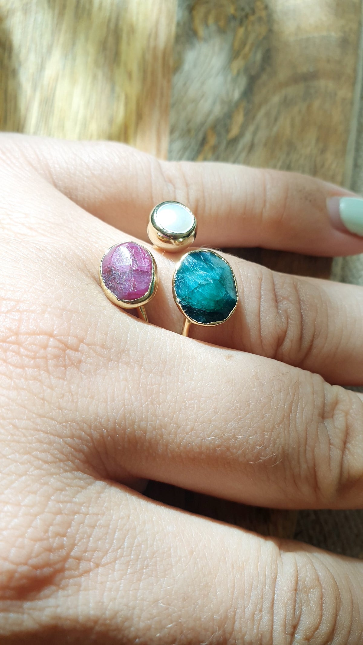 Anello di ottone regolabile con perla e pietre vere