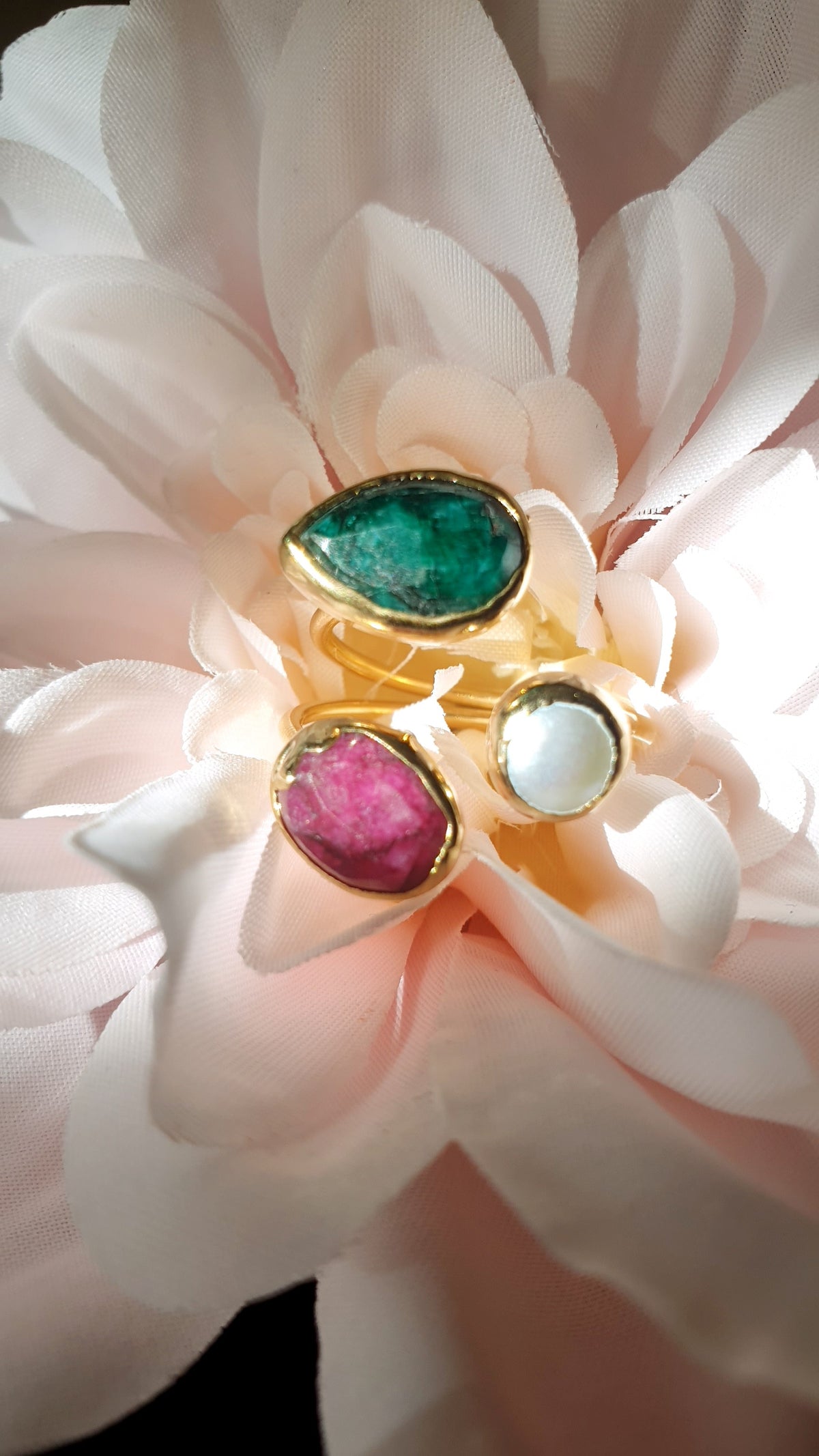 Anello di ottone regolabile con perla e pietre vere