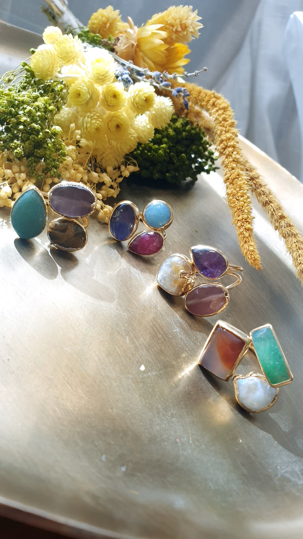 Anello  regolabile di ottone con tre pietre