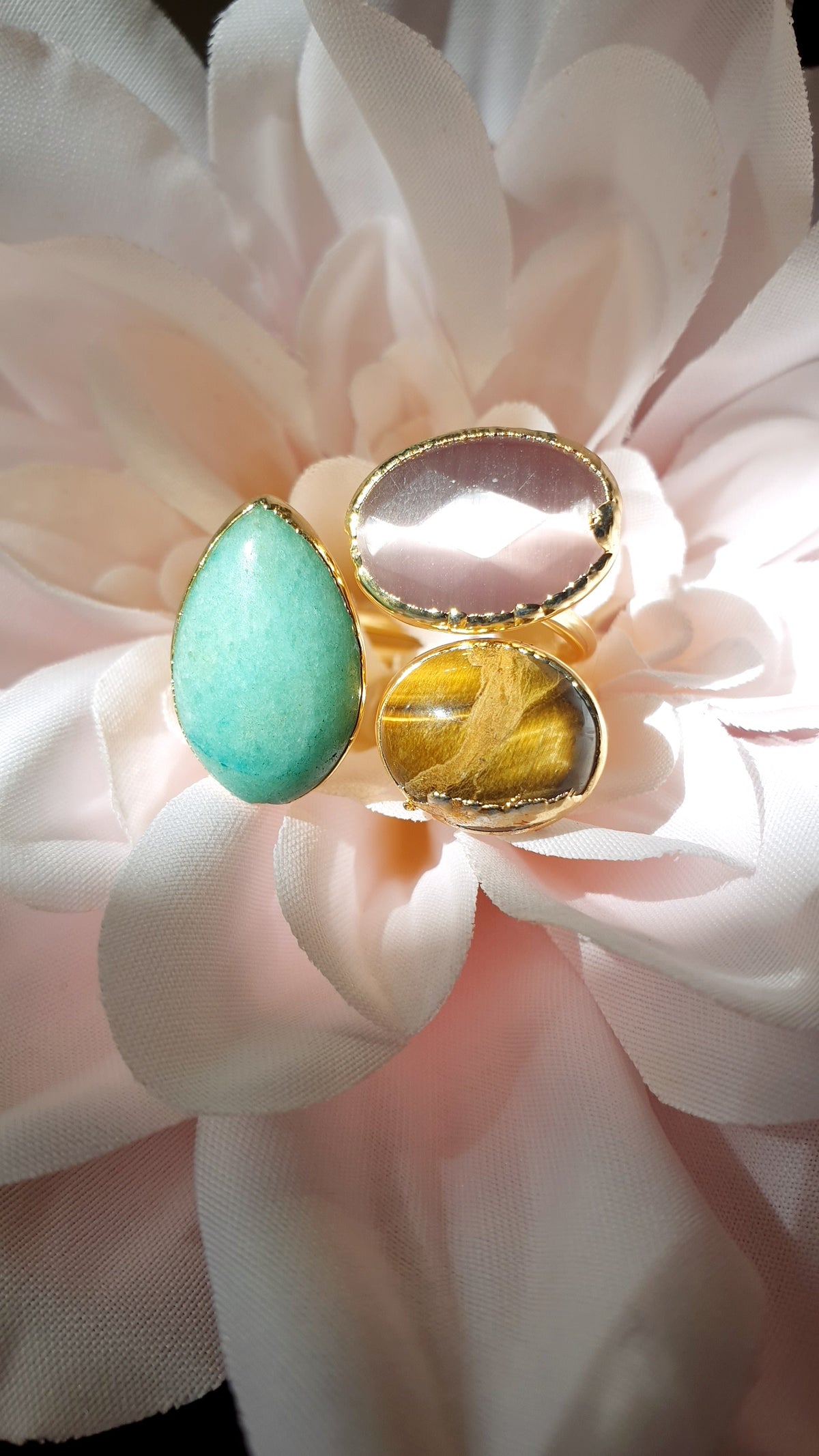 Anello  regolabile di ottone con tre pietre