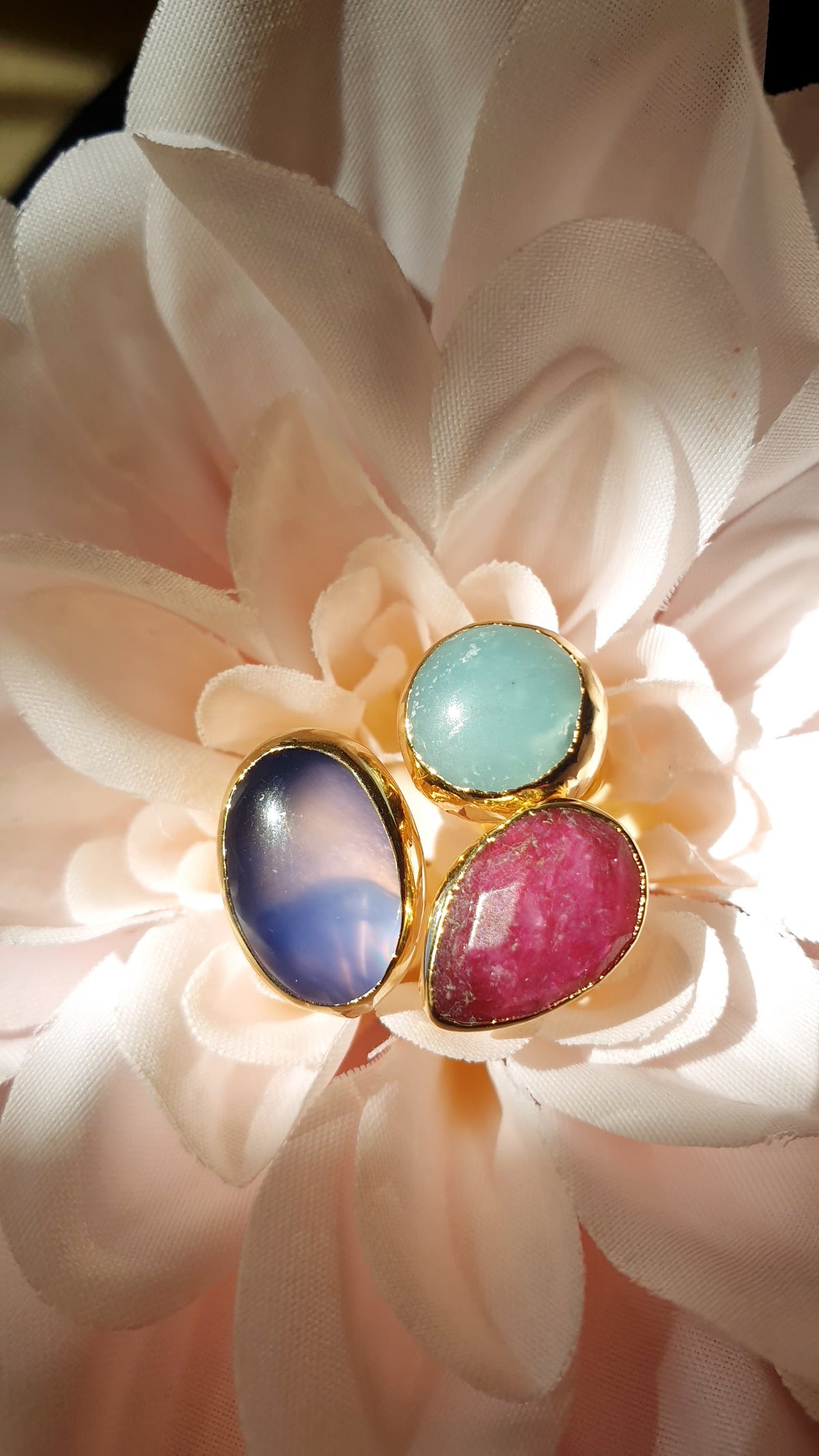 Anello  regolabile di ottone con tre pietre