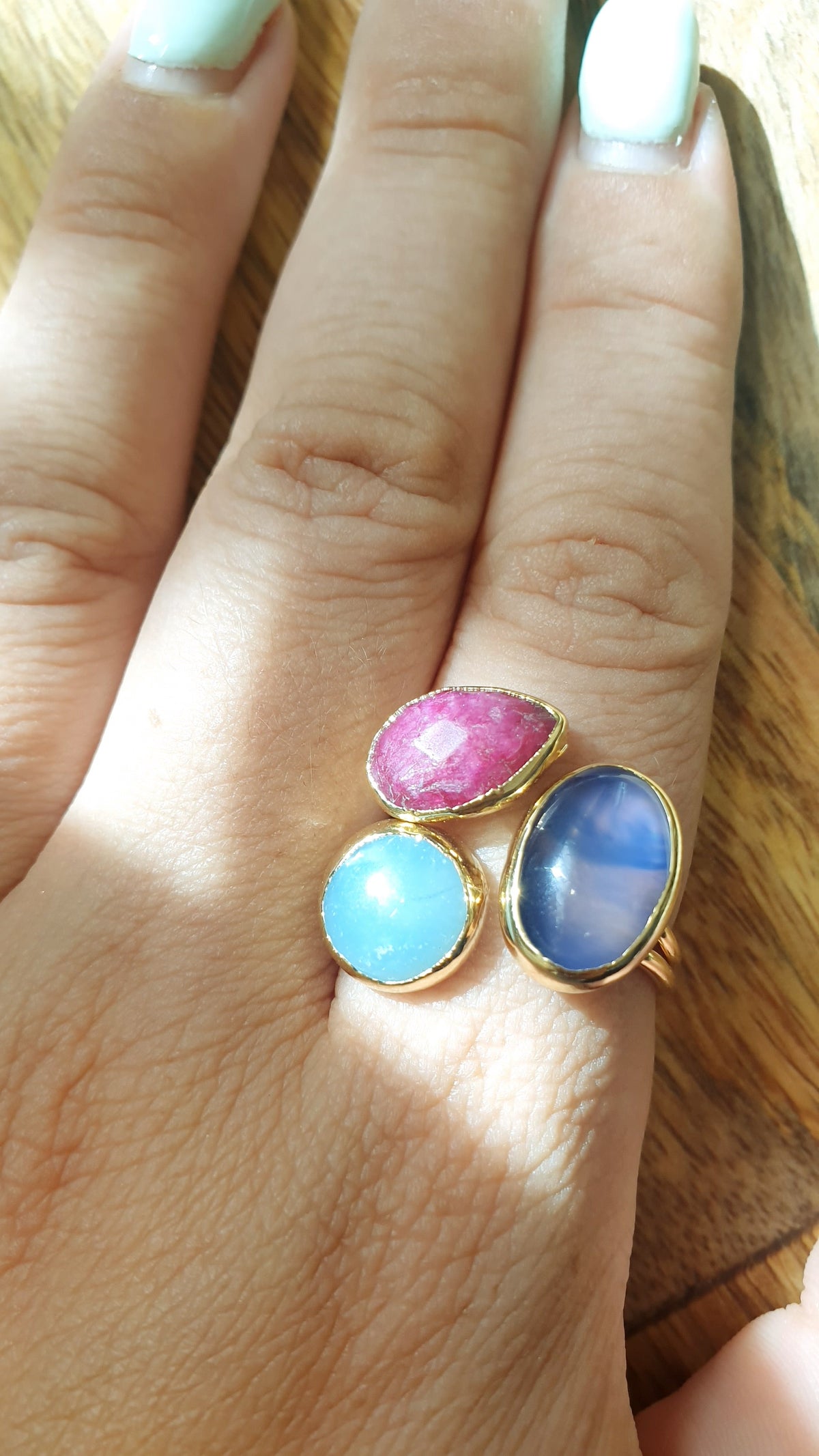 Anello  regolabile di ottone con tre pietre