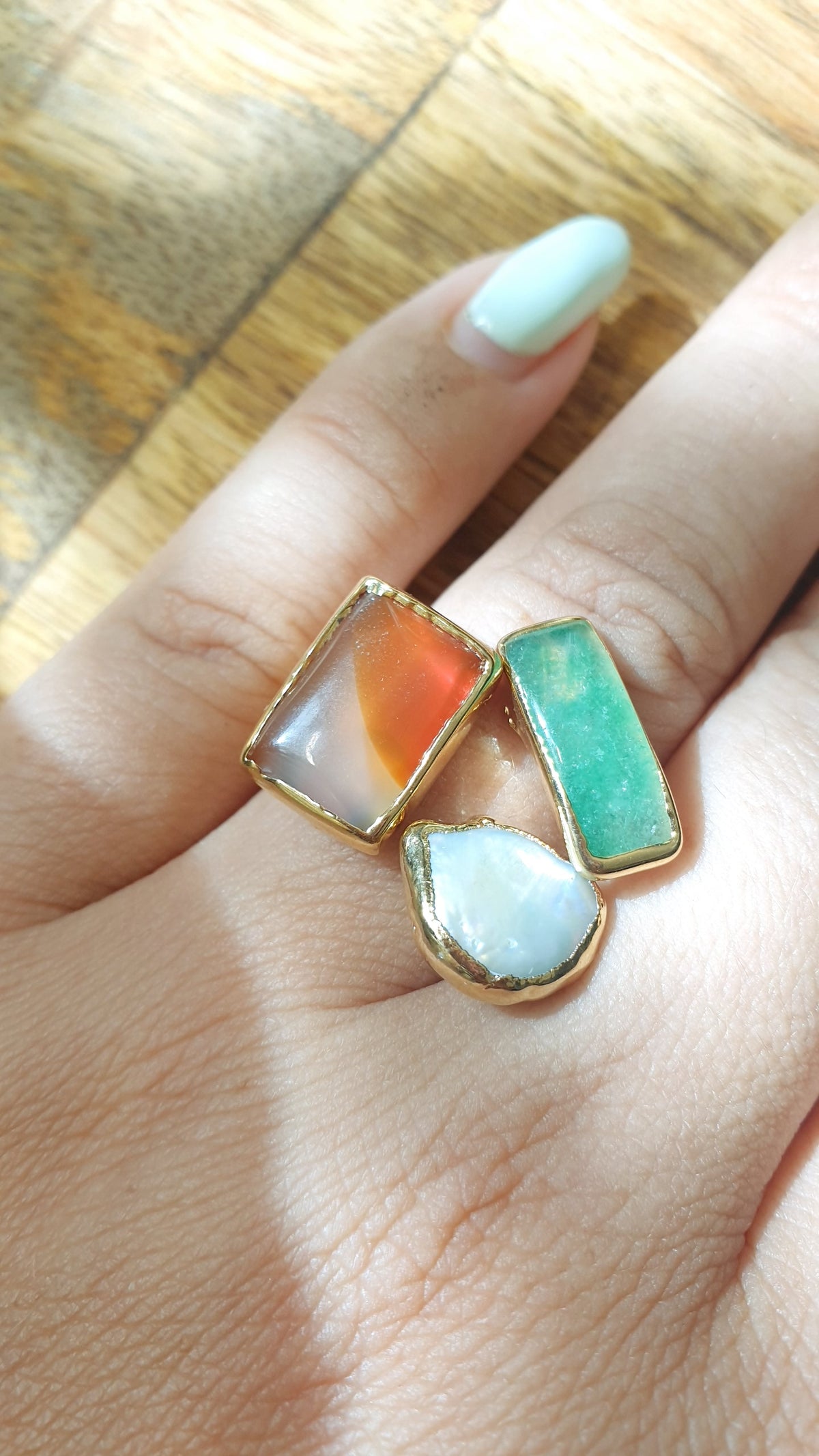 Anello  regolabile di ottone con tre pietre