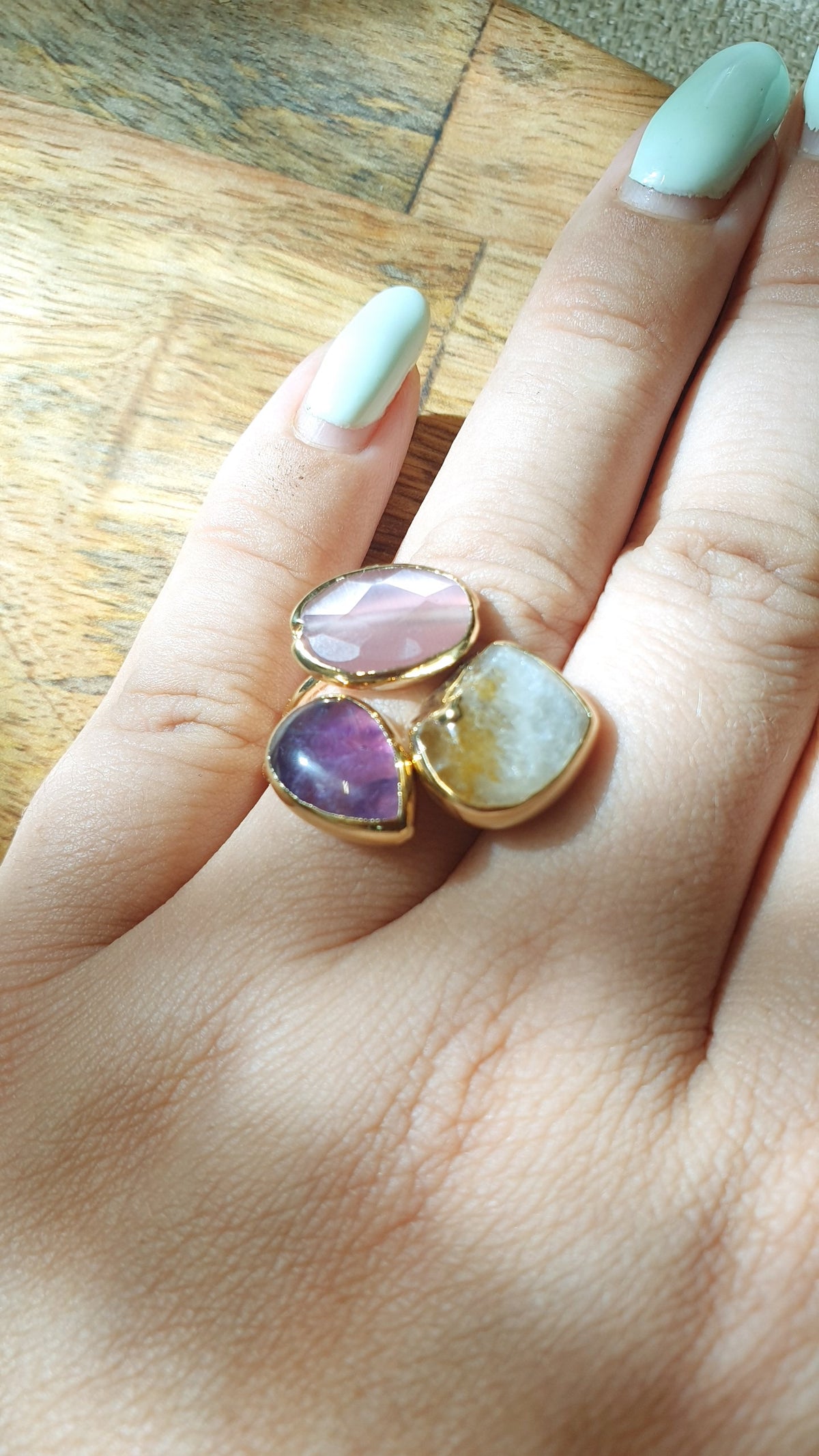 Anello  regolabile di ottone con tre pietre