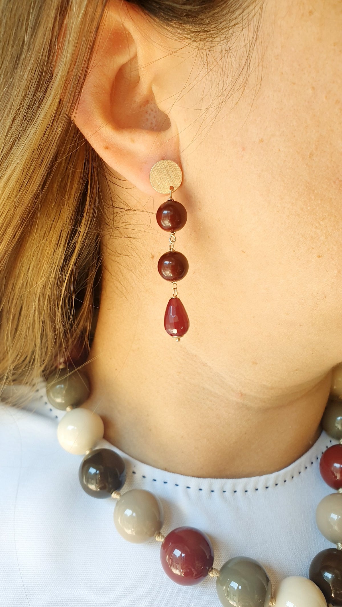 Orecchini in argento con cammeo, granato e giada.