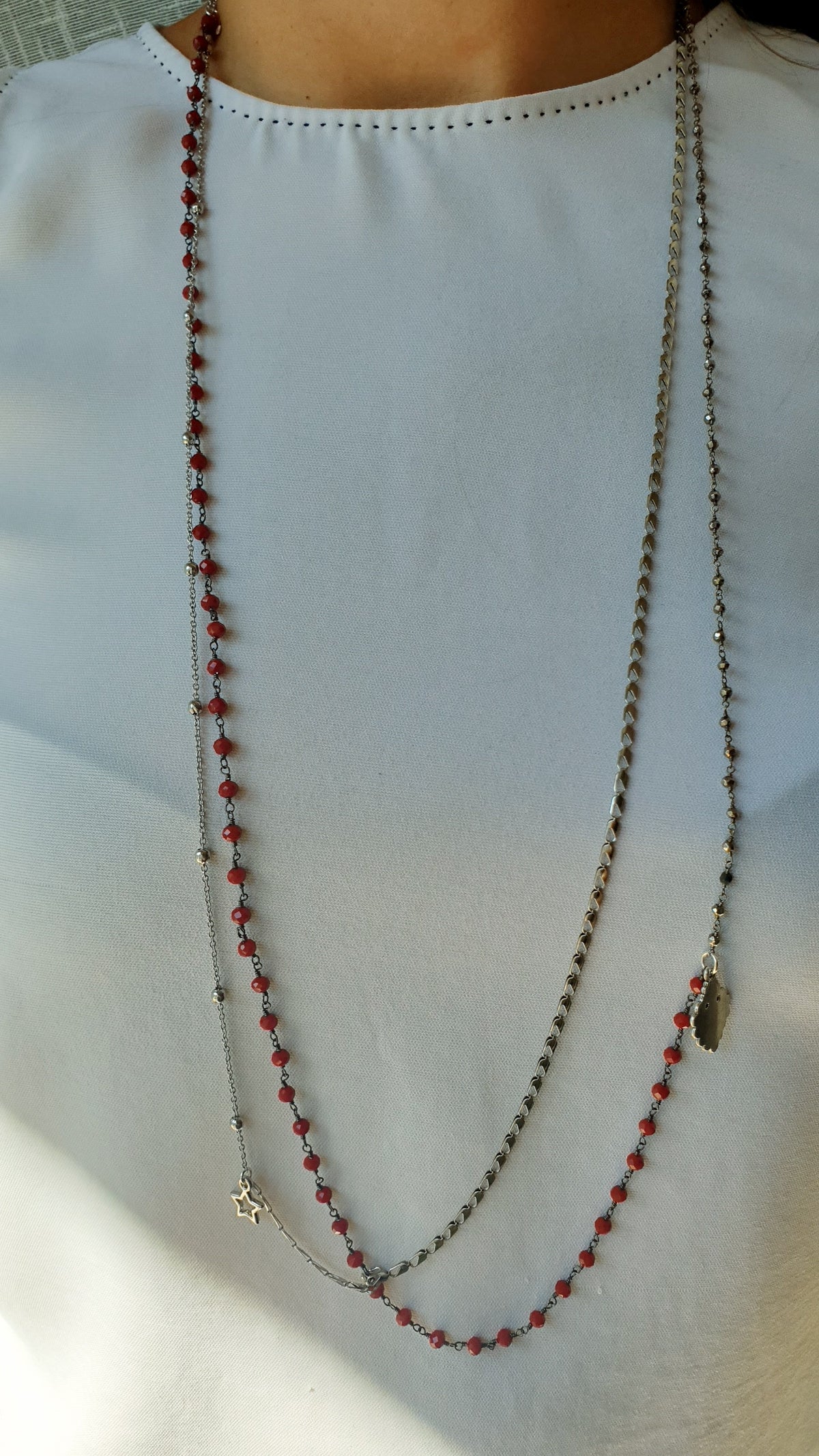 Collana lunghissima con cristallini bordeaux