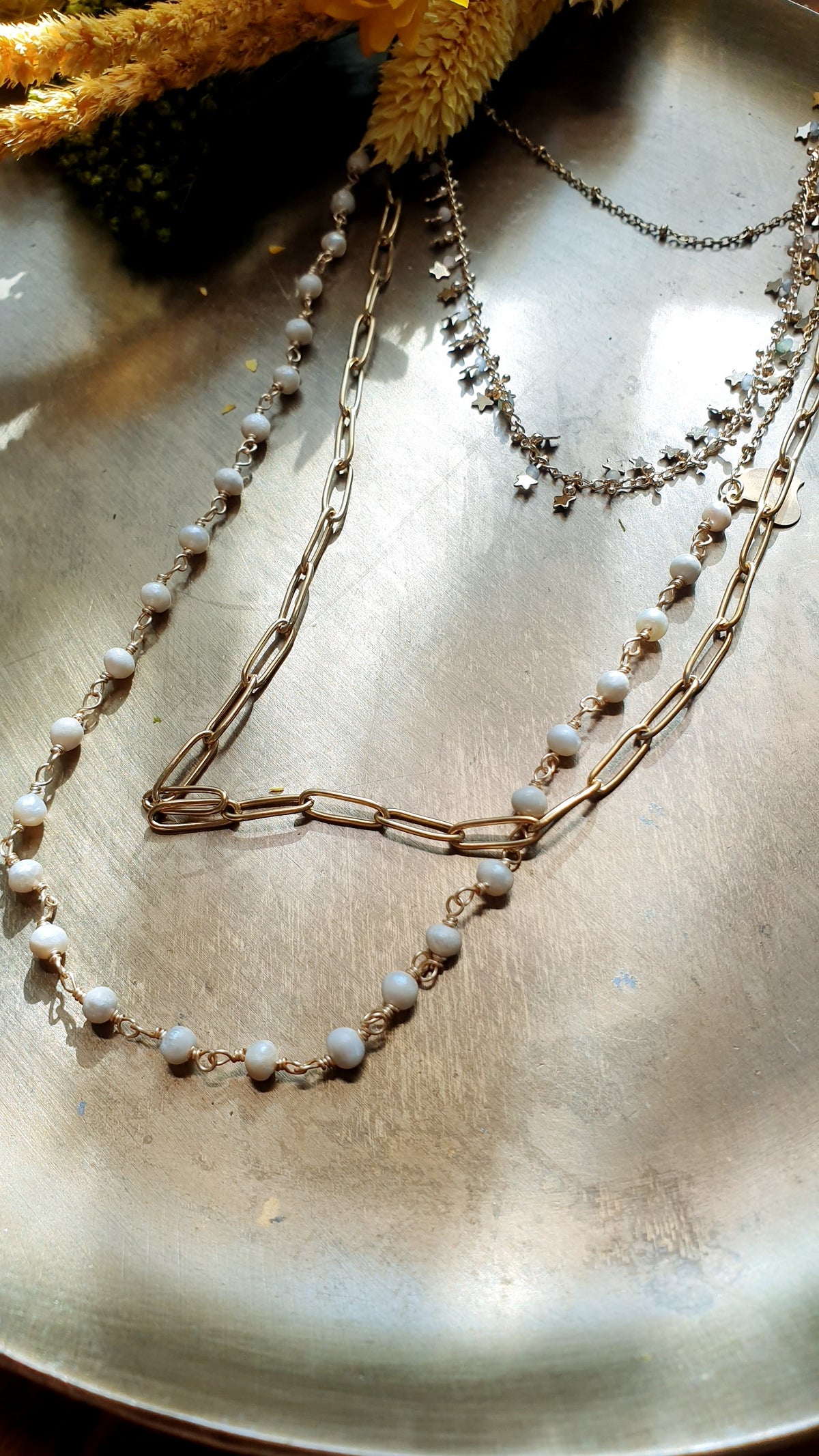 Lunghissima collana in acciaio e metallo, perline e charms