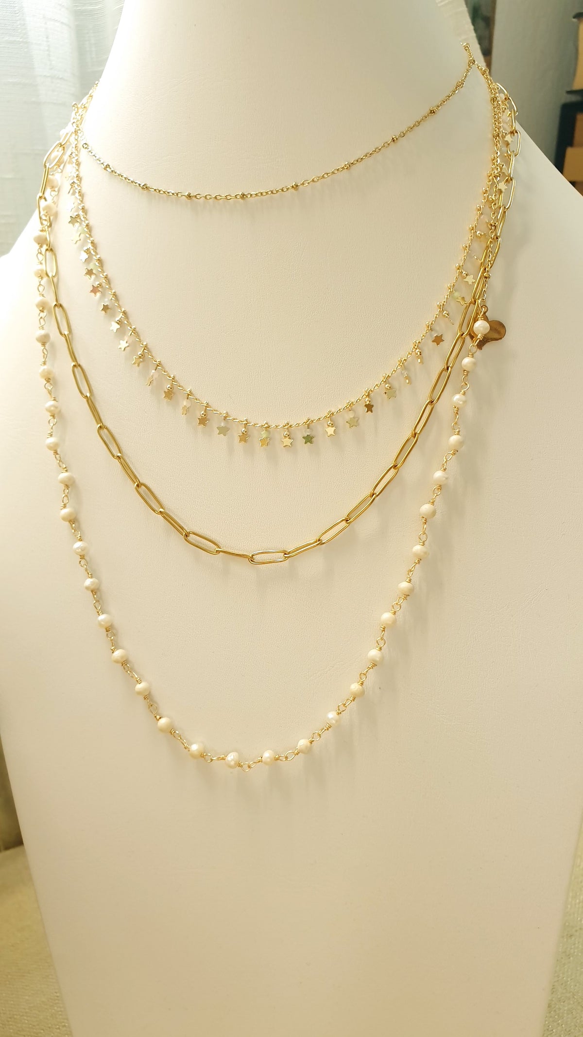 Lunghissima collana in acciaio e metallo, perline e charms