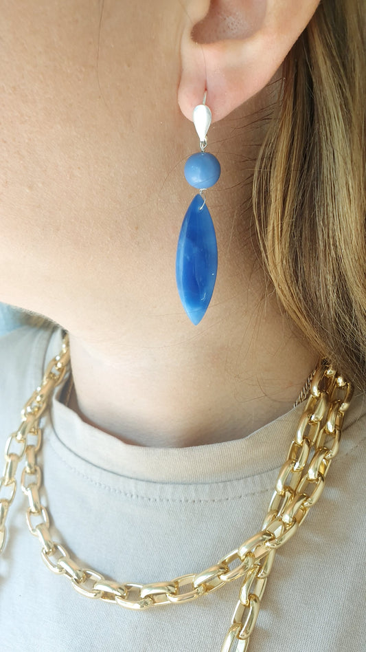 Orecchini in argento con grande goccia in onice blu e sfere in agata