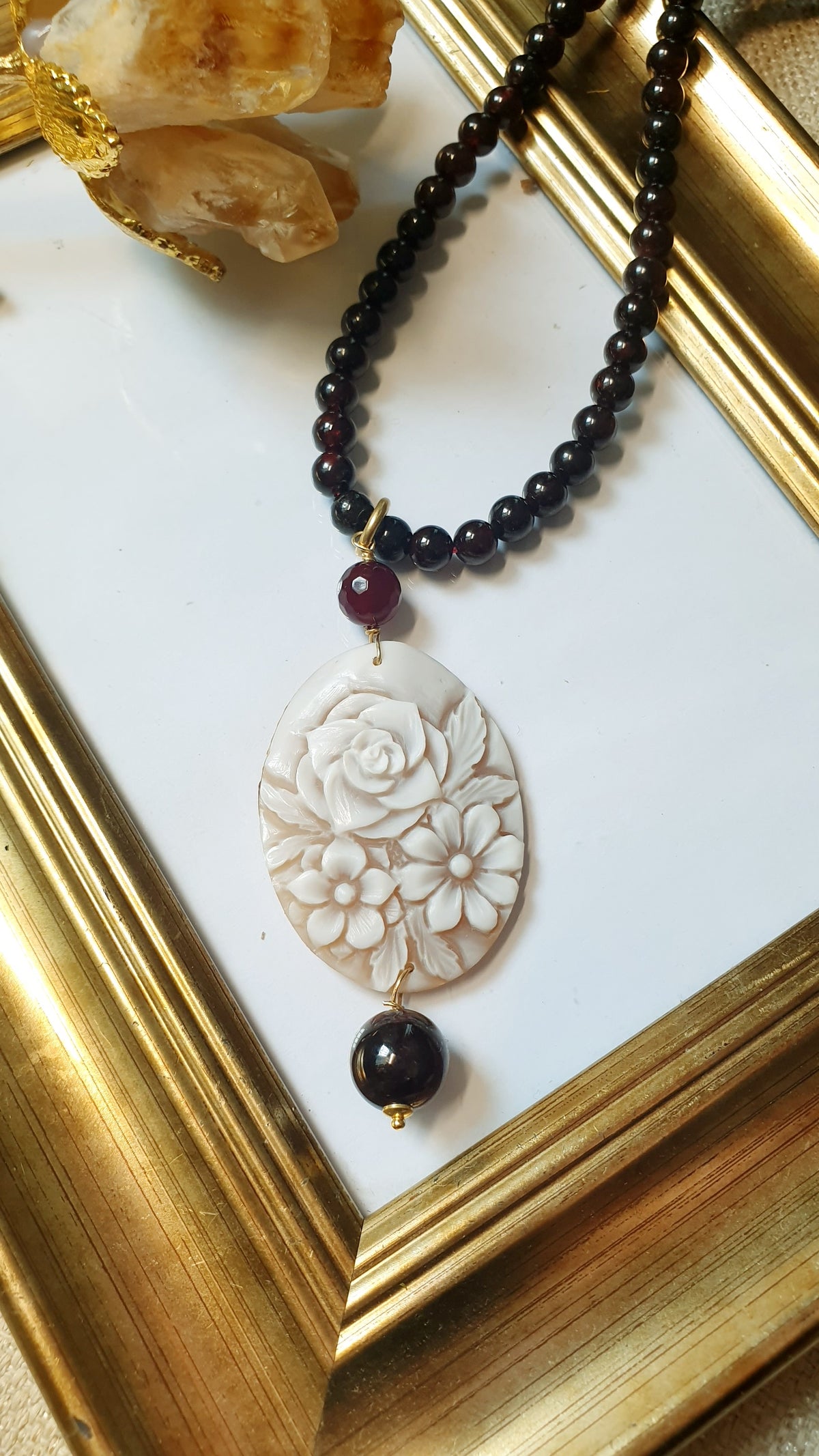 Girocollo in argento con granato, grande cammeo originale